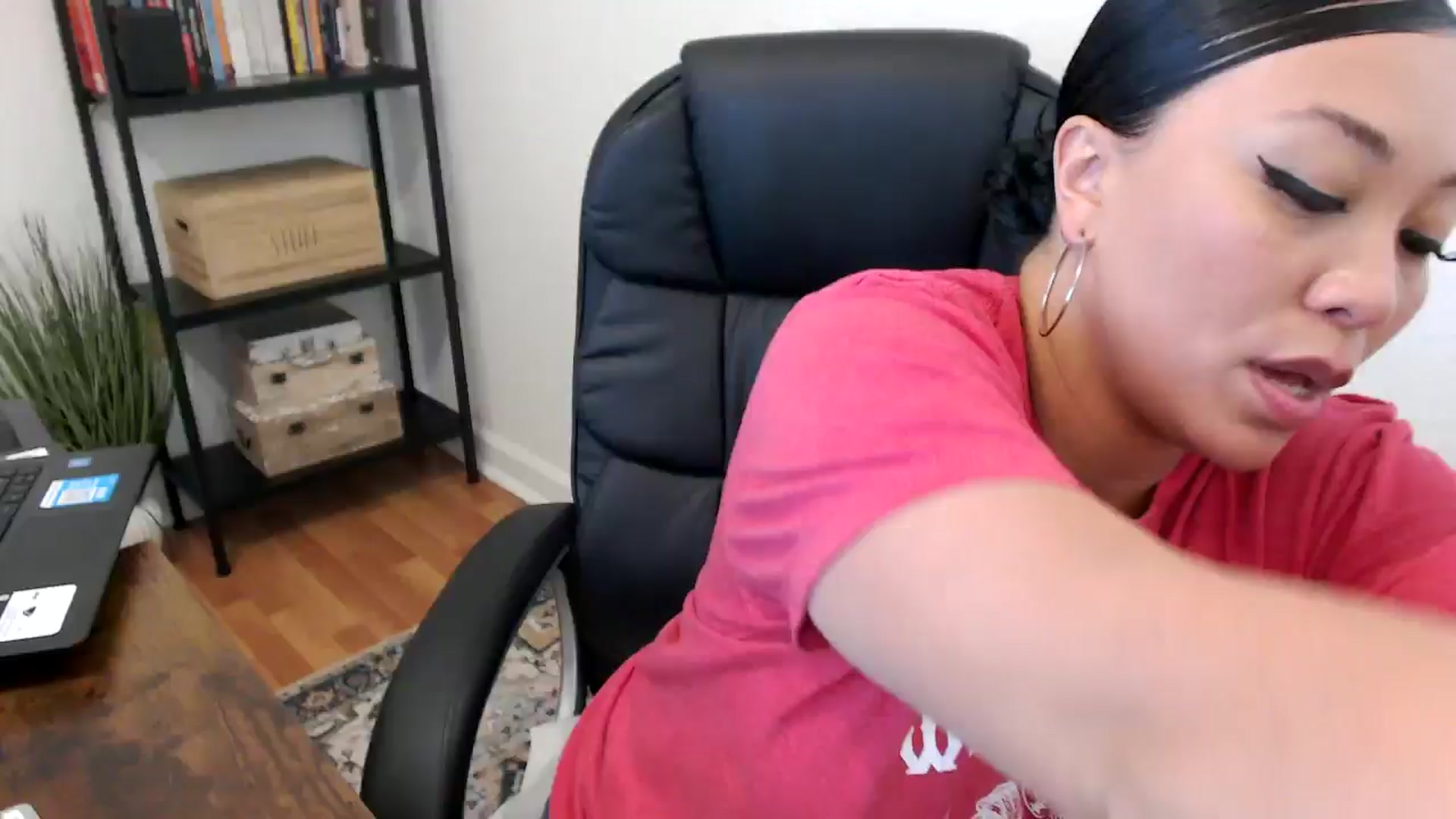 Gallery image thumbnail from MickaylaMoon's myfreecams stream on, 08/01/2024, 20:56 image 1 of 20