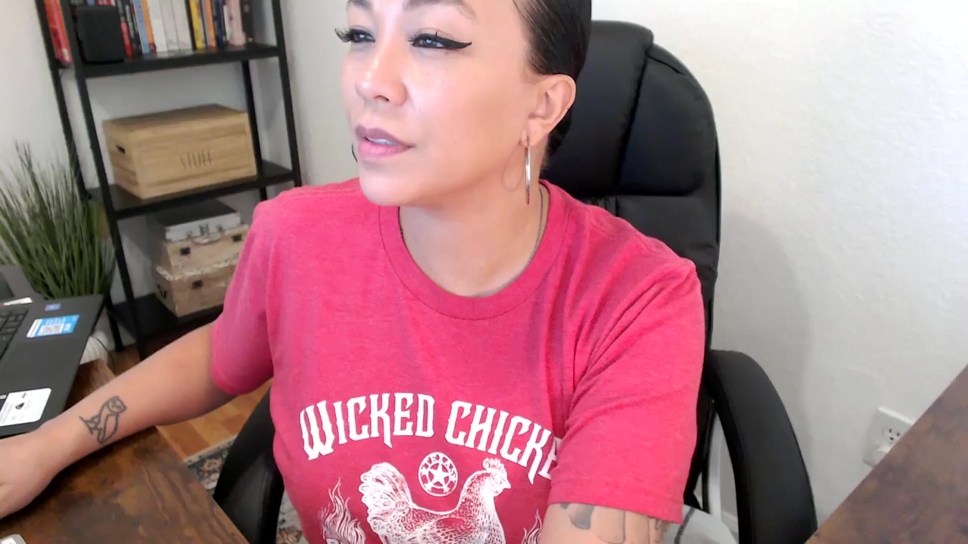 Gallery image thumbnail from MickaylaMoon's myfreecams stream on, 08/01/2024, 20:56 image 15 of 20