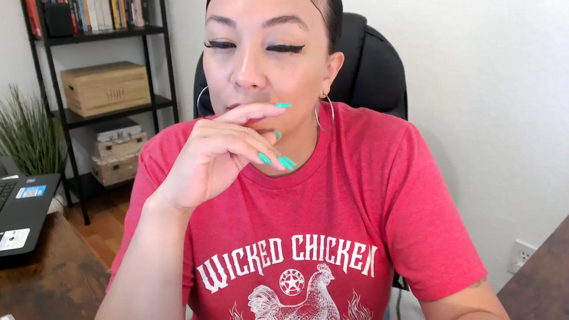 Gallery image thumbnail from MickaylaMoon's myfreecams stream on, 08/01/2024, 20:56 image 18 of 20