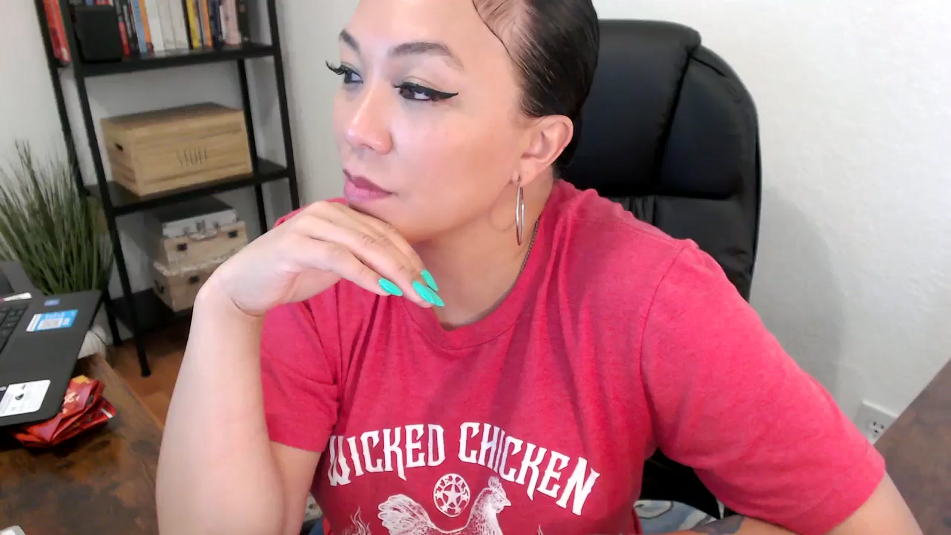 Gallery image thumbnail from MickaylaMoon's myfreecams stream on, 08/01/2024, 21:39 image 10 of 20