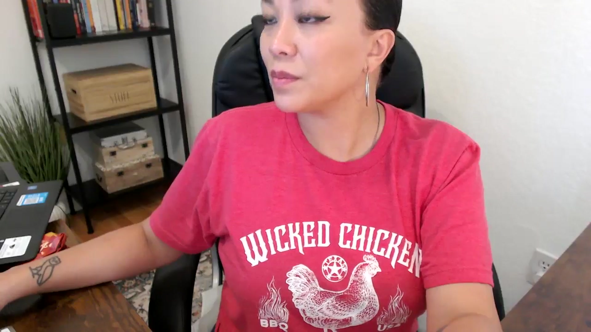 Gallery image thumbnail from MickaylaMoon's myfreecams stream on, 08/01/2024, 21:39 image 13 of 20