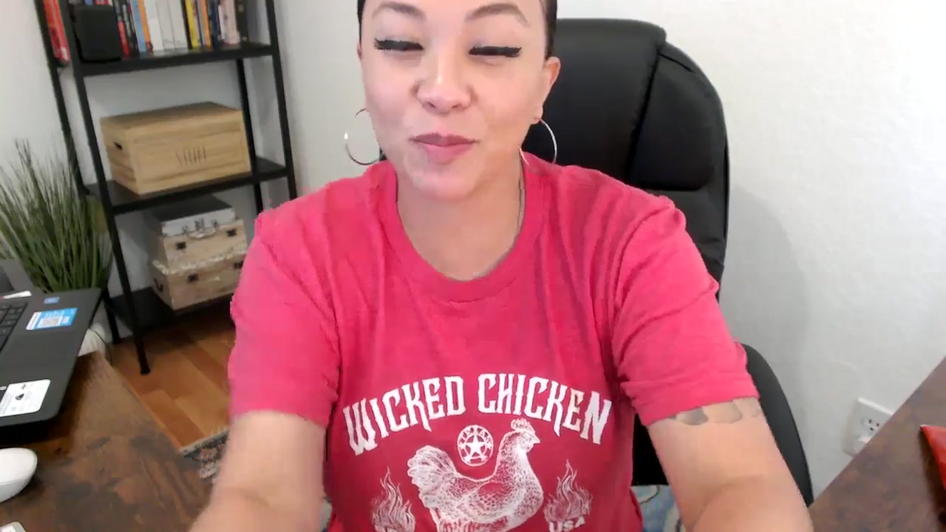Gallery image thumbnail from MickaylaMoon's myfreecams stream on, 08/01/2024, 21:39 image 7 of 20