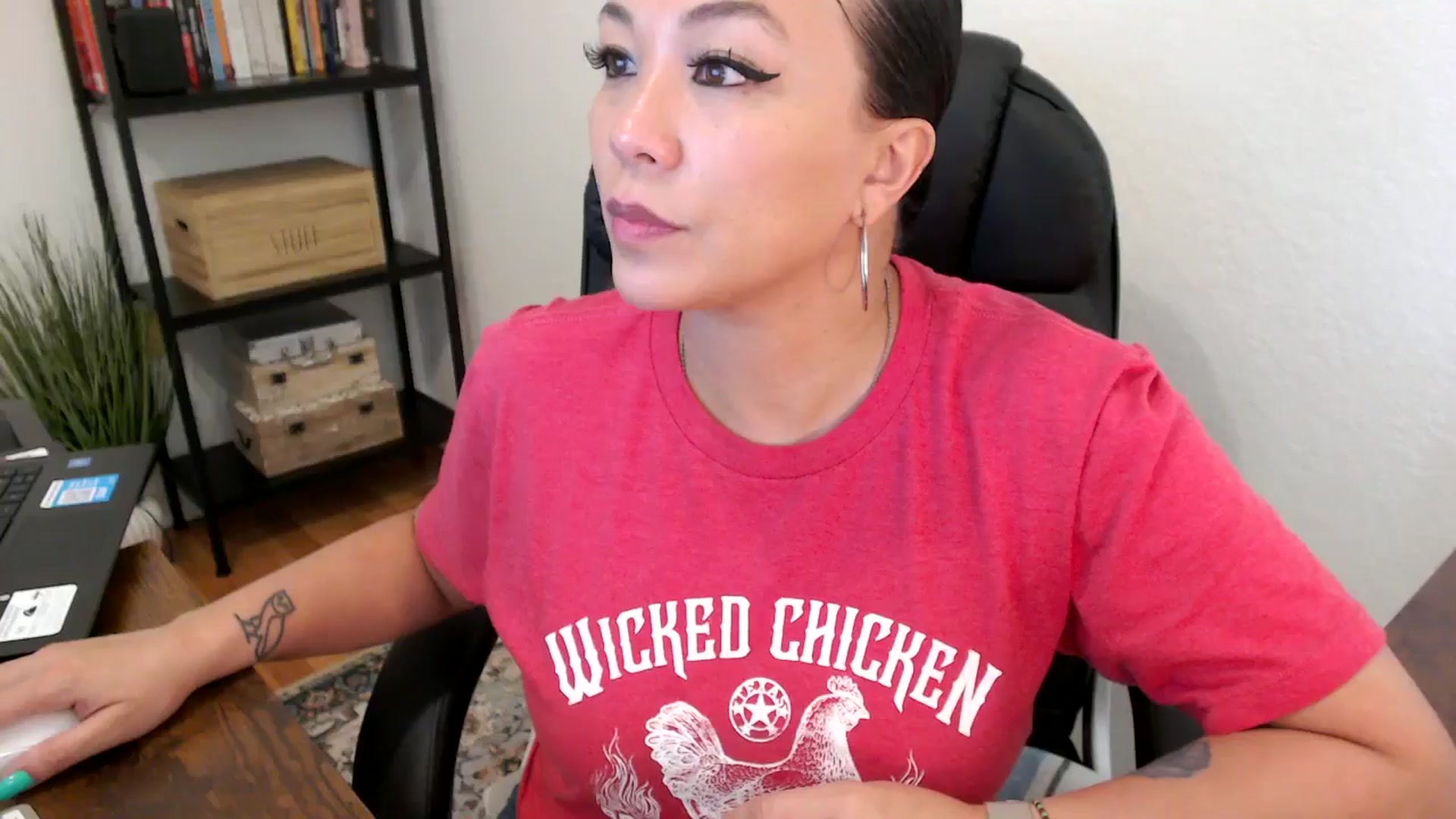 Gallery image thumbnail from MickaylaMoon's myfreecams stream on, 08/01/2024, 21:39 image 1 of 20