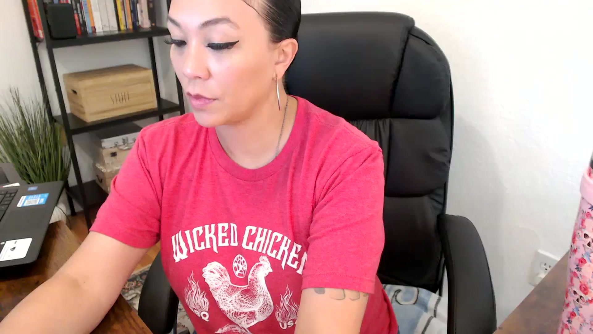 Gallery image thumbnail from MickaylaMoon's myfreecams stream on, 08/01/2024, 22:21 image 6 of 20