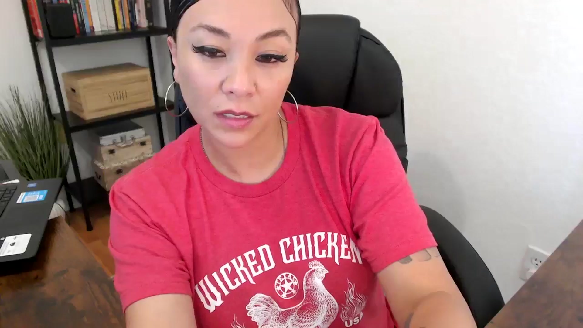 Gallery image thumbnail from MickaylaMoon's myfreecams stream on, 08/01/2024, 22:21 image 4 of 20