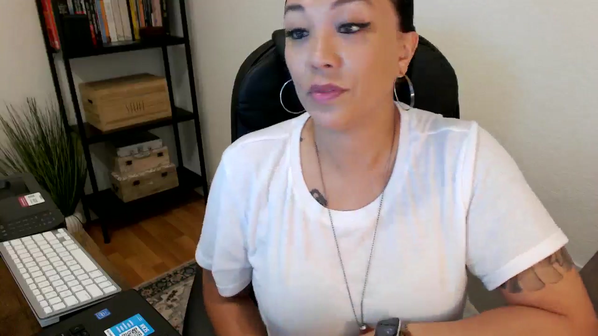 Gallery image thumbnail from MickaylaMoon's myfreecams stream on, 08/02/2024, 14:01 image 18 of 20