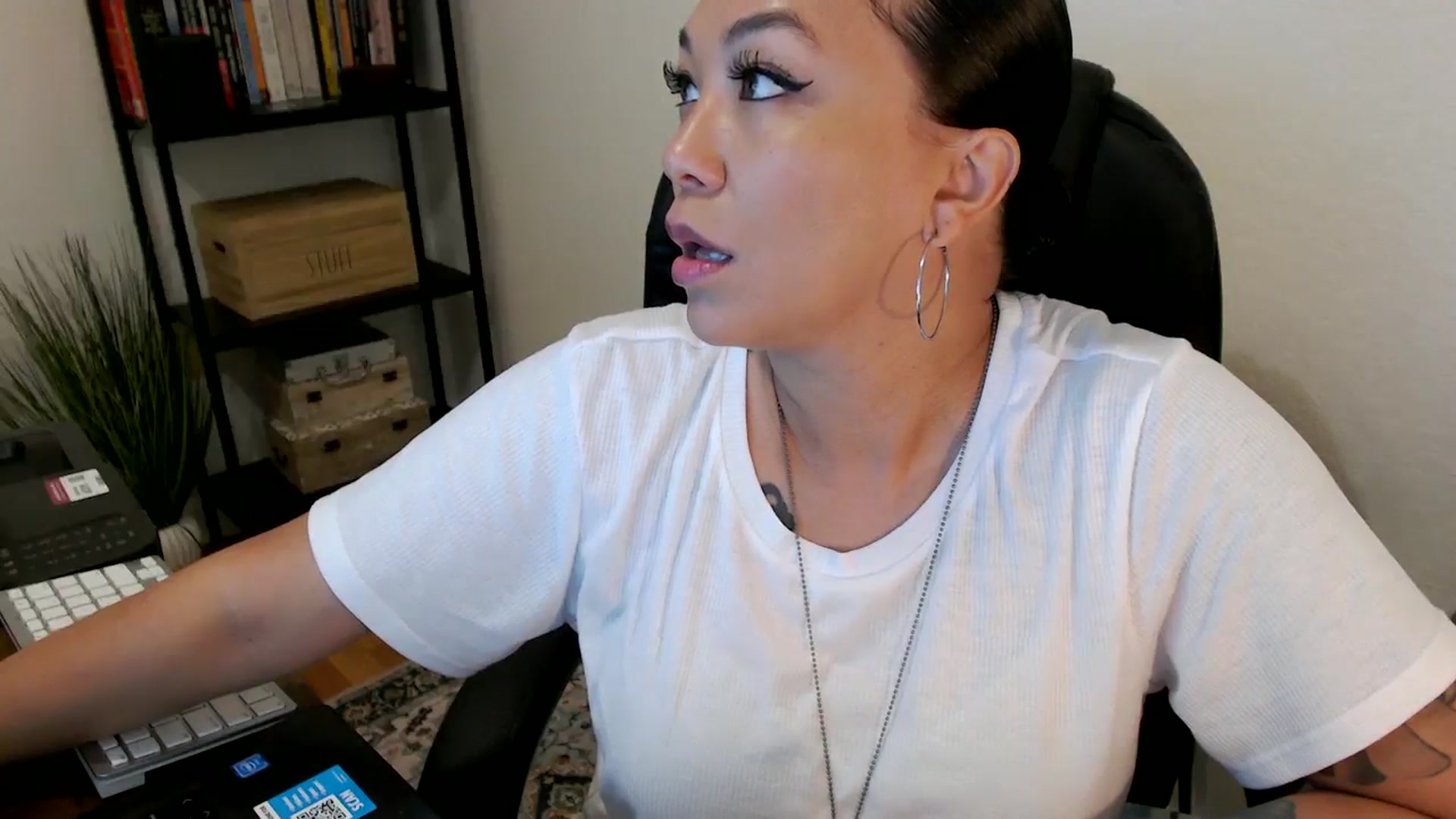 Gallery image thumbnail from MickaylaMoon's myfreecams stream on, 08/02/2024, 14:01 image 15 of 20