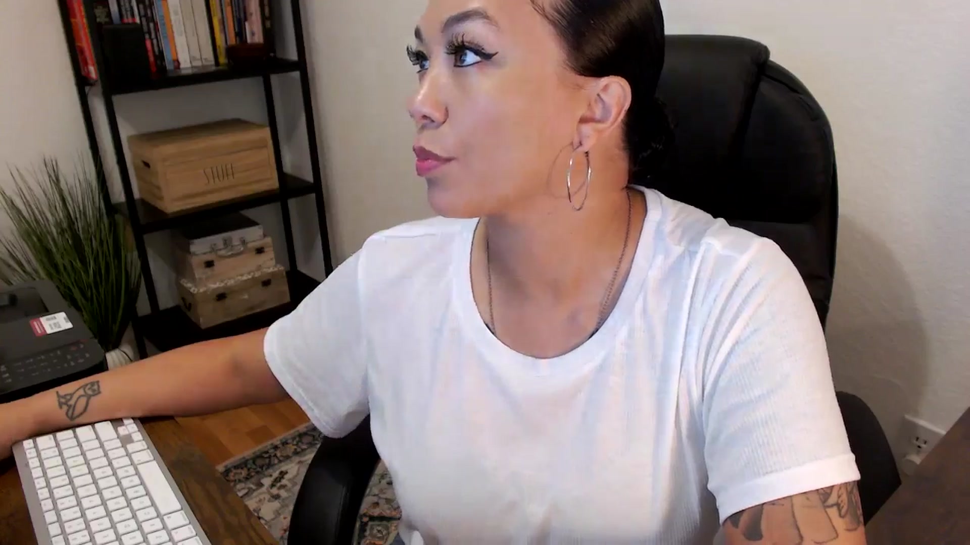 Gallery image thumbnail from MickaylaMoon's myfreecams stream on, 08/02/2024, 14:01 image 2 of 20