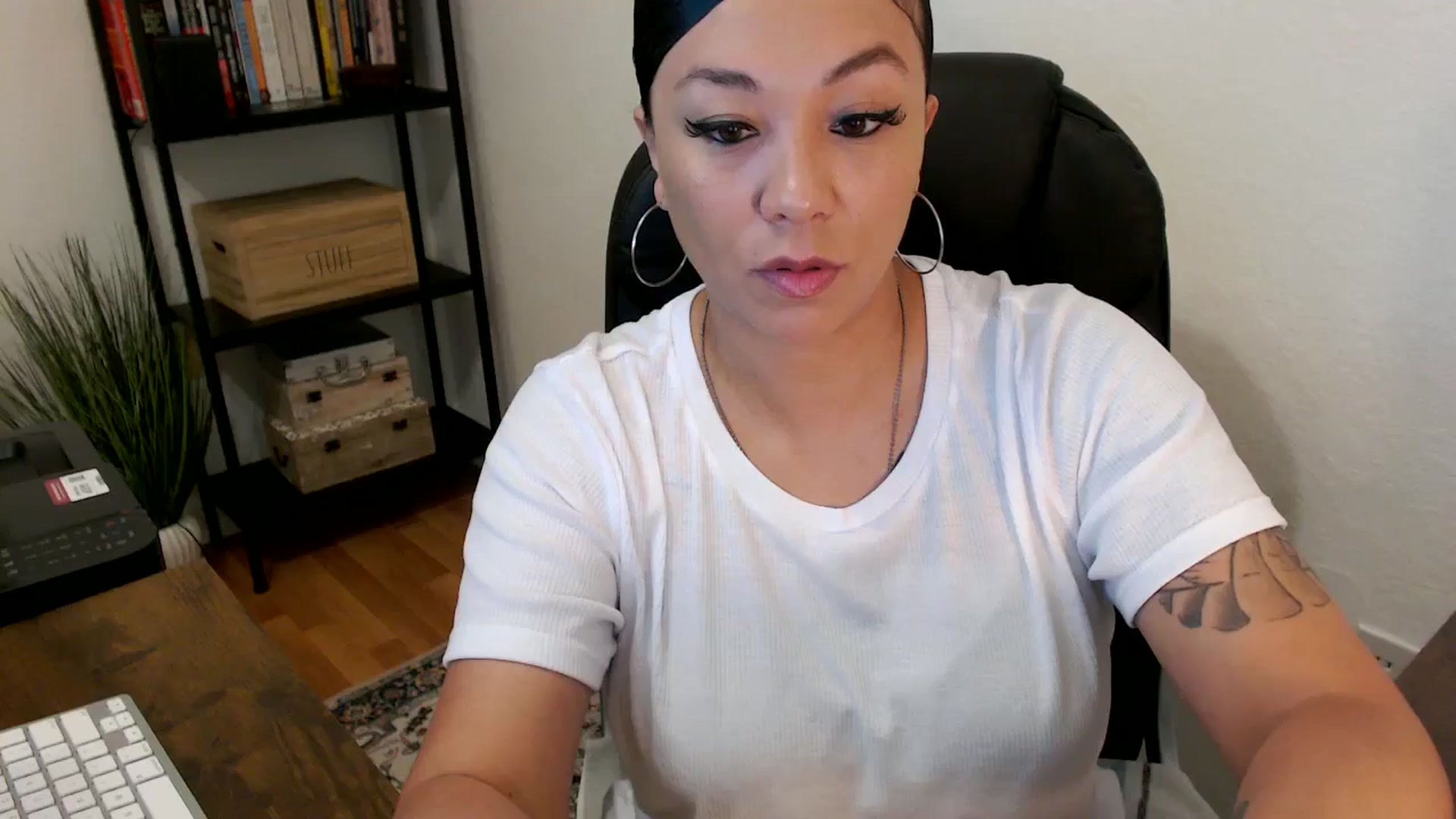 Gallery image thumbnail from MickaylaMoon's myfreecams stream on, 08/02/2024, 14:01 image 1 of 20