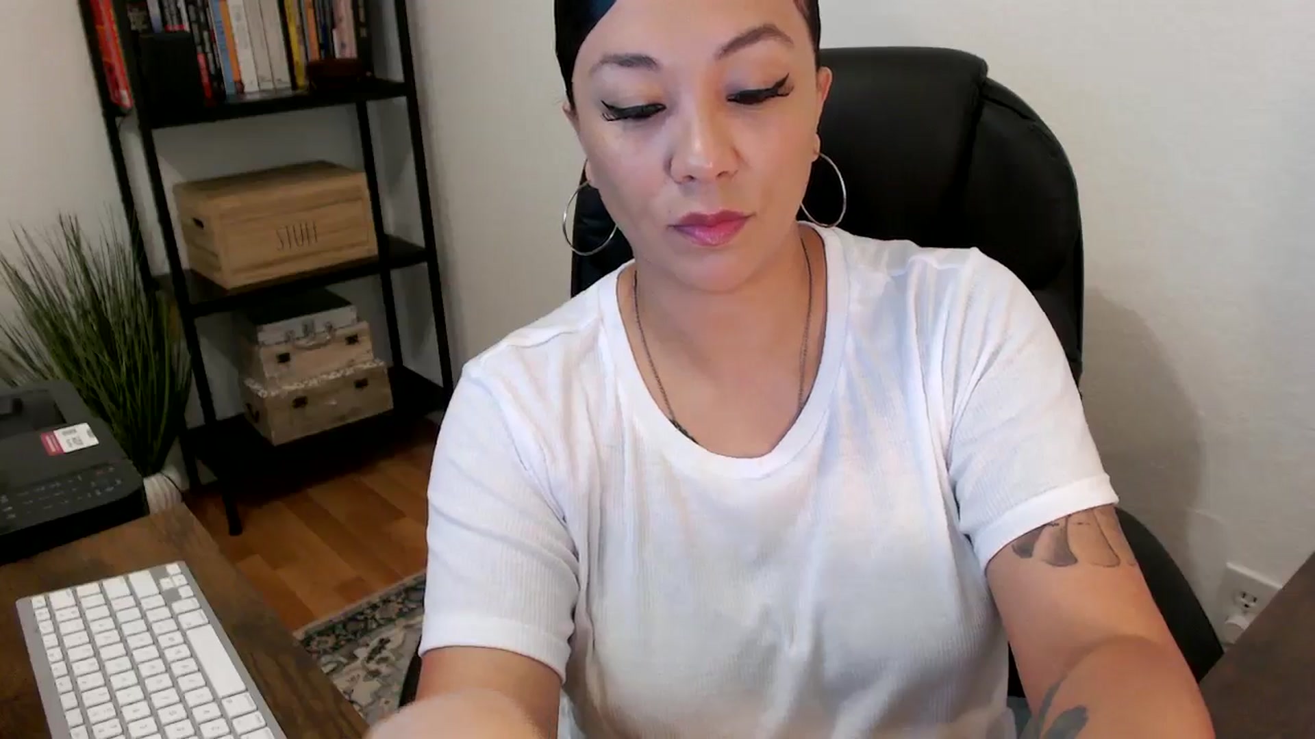 Gallery image thumbnail from MickaylaMoon's myfreecams stream on, 08/02/2024, 14:01 image 3 of 20