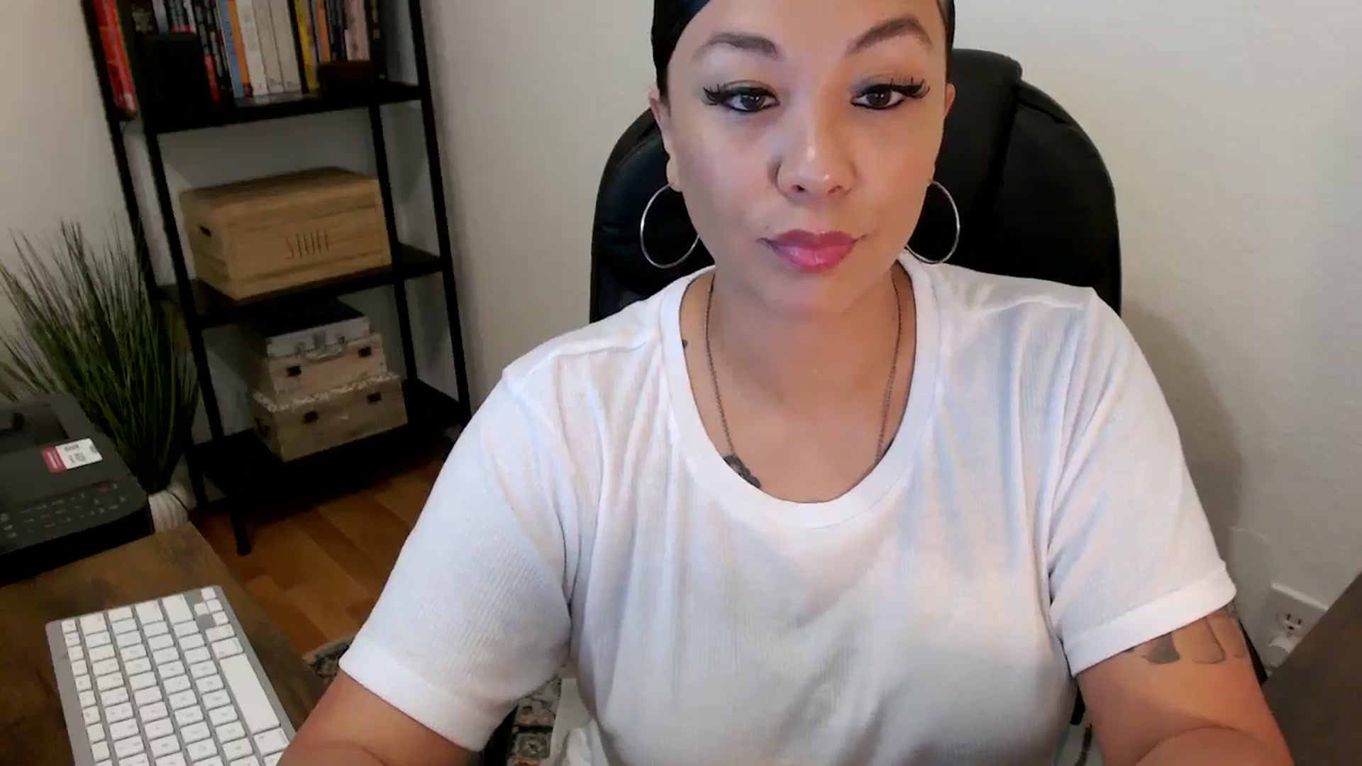 Gallery image thumbnail from MickaylaMoon's myfreecams stream on, 08/02/2024, 14:01 image 5 of 20