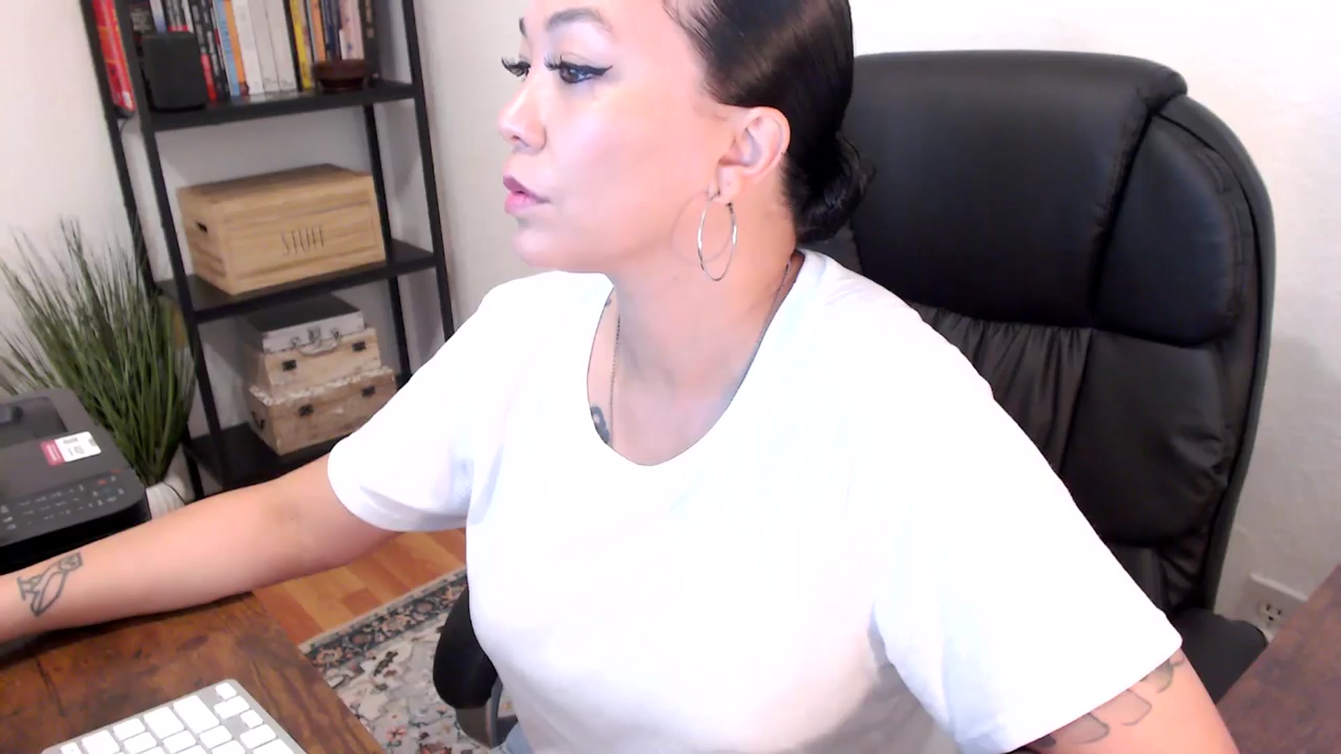 Gallery image thumbnail from MickaylaMoon's myfreecams stream on, 08/02/2024, 14:01 image 7 of 20