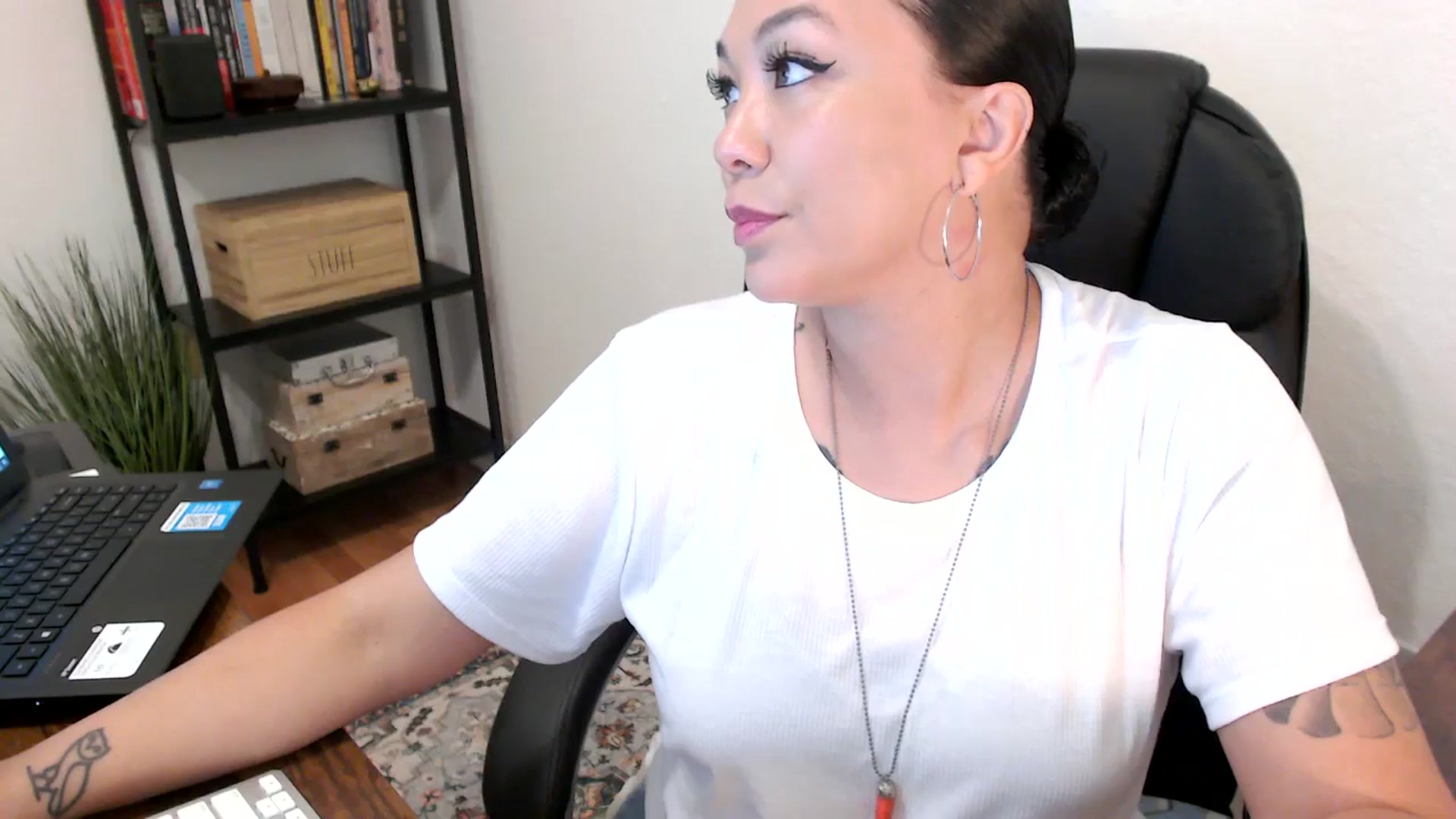 Gallery image thumbnail from MickaylaMoon's myfreecams stream on, 08/02/2024, 14:52 image 7 of 20