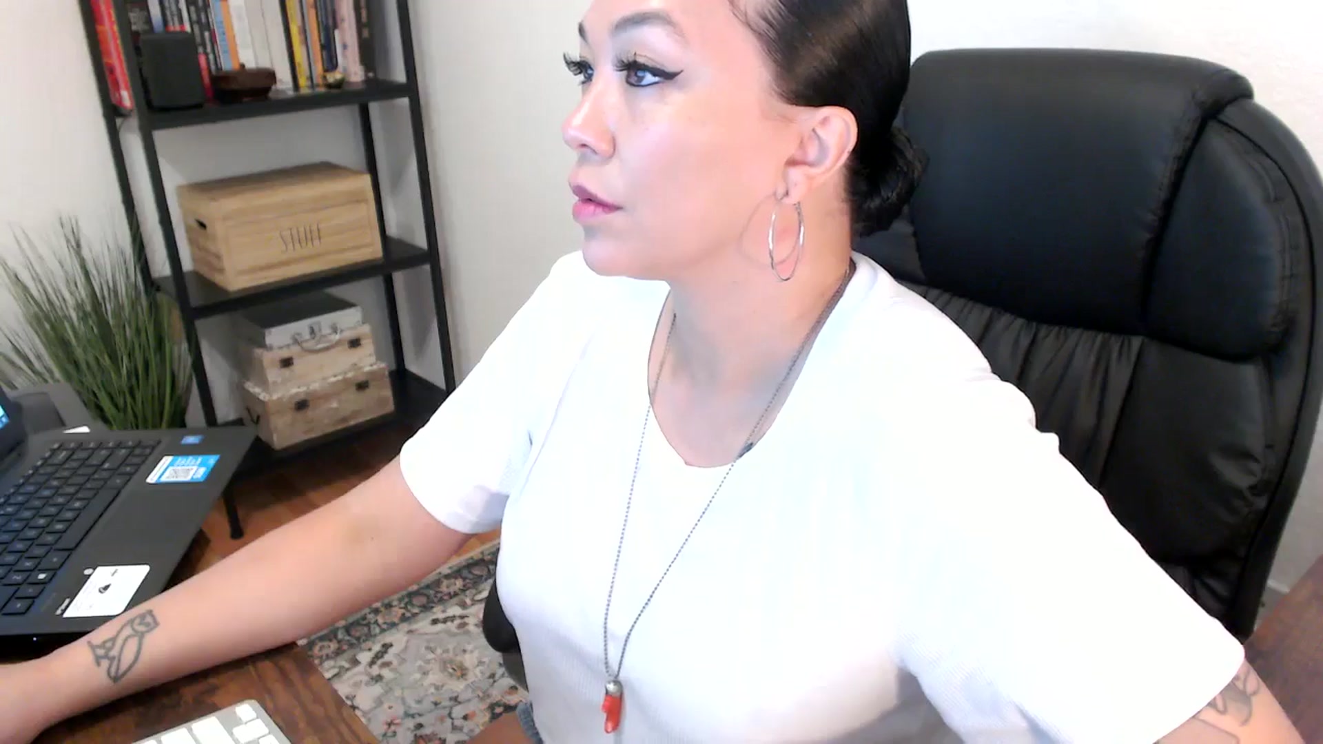 Gallery image thumbnail from MickaylaMoon's myfreecams stream on, 08/02/2024, 14:52 image 5 of 20