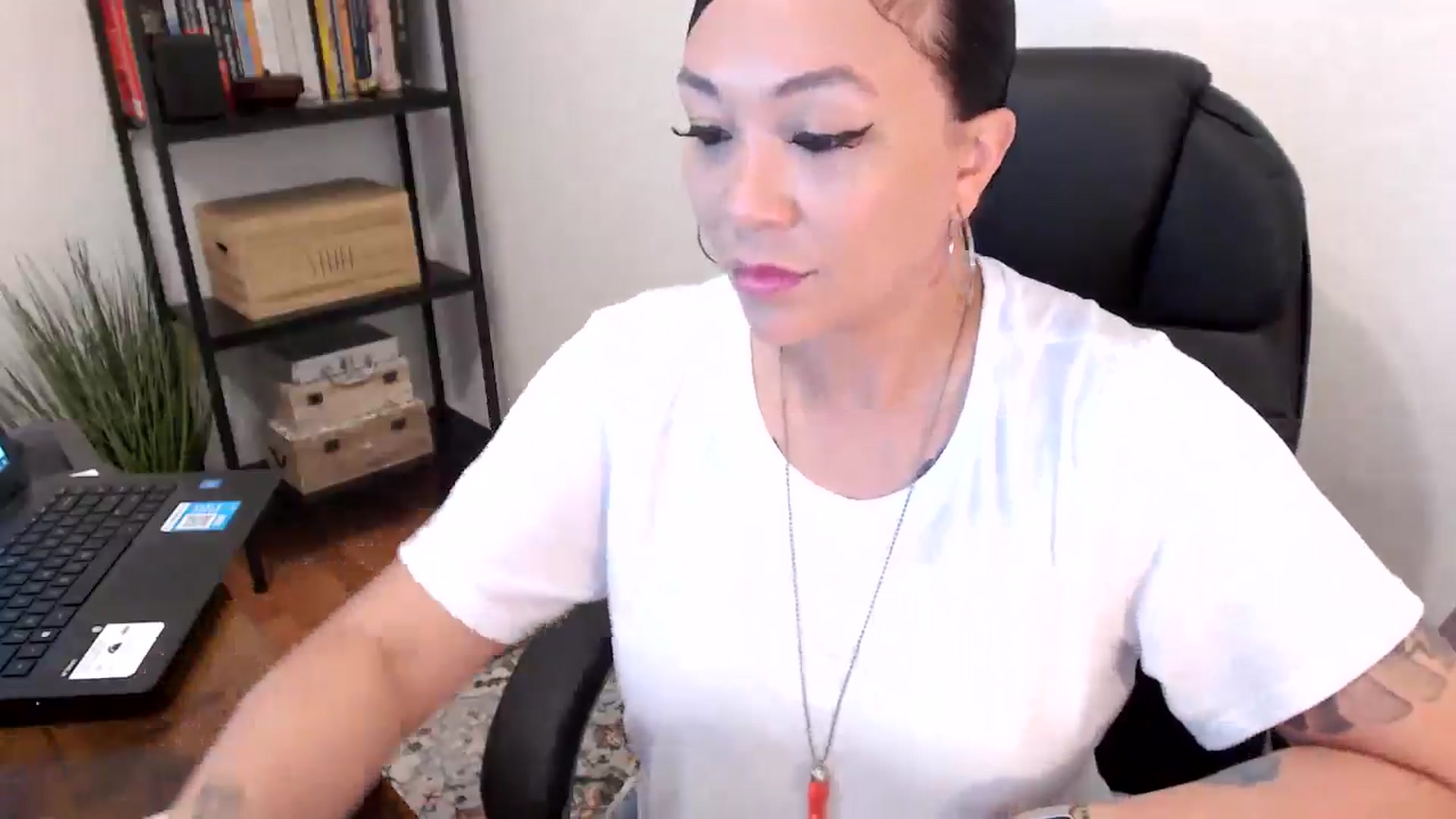 Gallery image thumbnail from MickaylaMoon's myfreecams stream on, 08/02/2024, 14:52 image 8 of 20