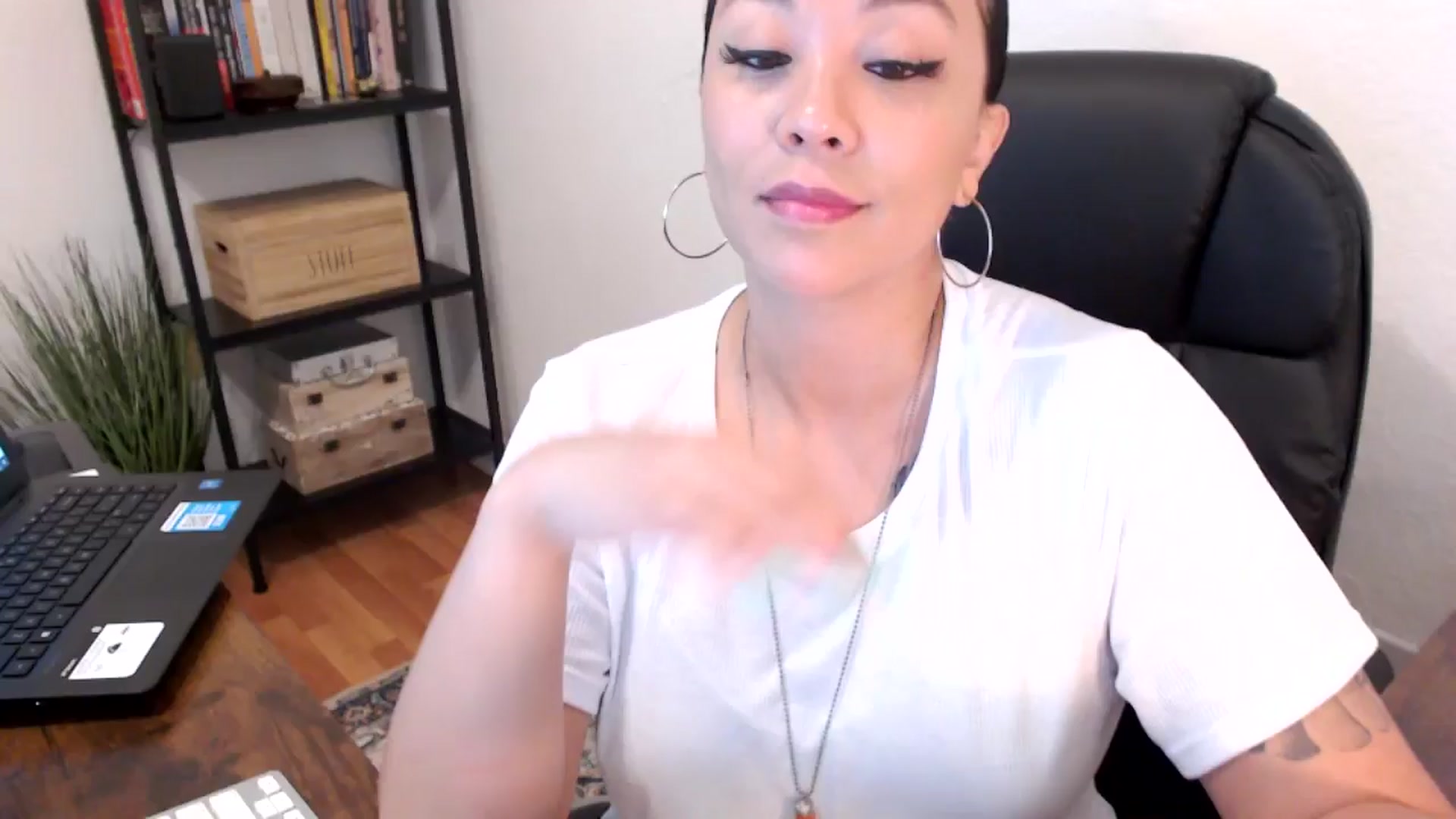 Gallery image thumbnail from MickaylaMoon's myfreecams stream on, 08/02/2024, 14:52 image 18 of 20