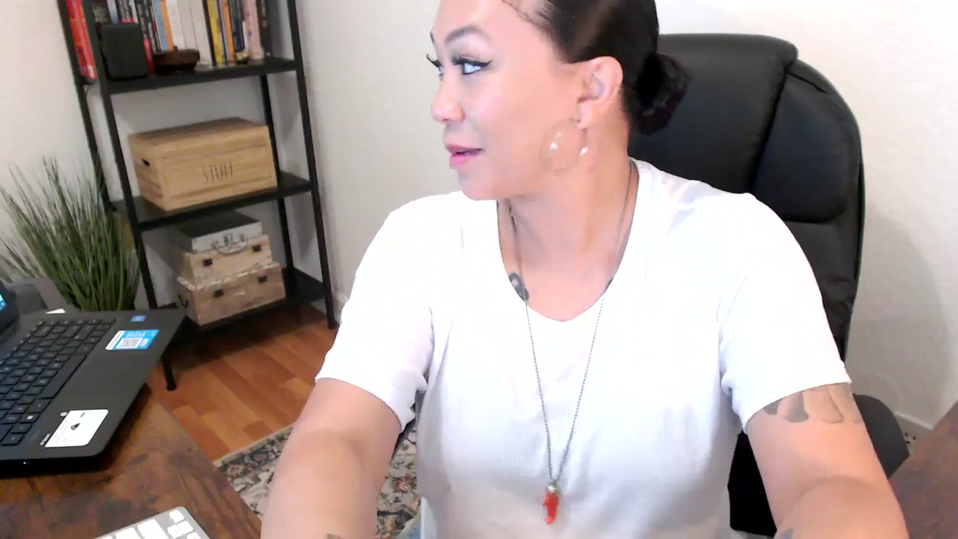 Gallery image thumbnail from MickaylaMoon's myfreecams stream on, 08/02/2024, 14:52 image 15 of 20