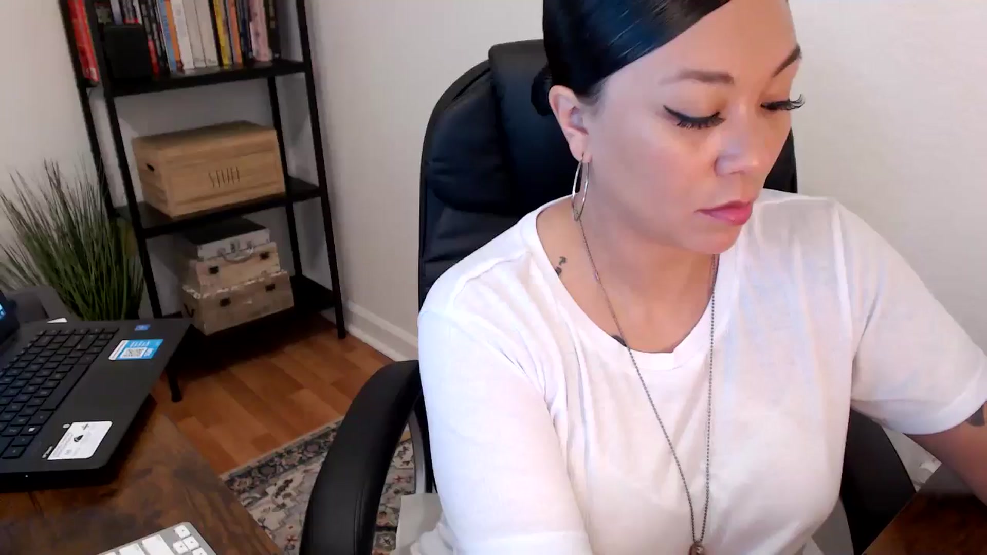 Gallery image thumbnail from MickaylaMoon's myfreecams stream on, 08/02/2024, 15:09 image 3 of 20