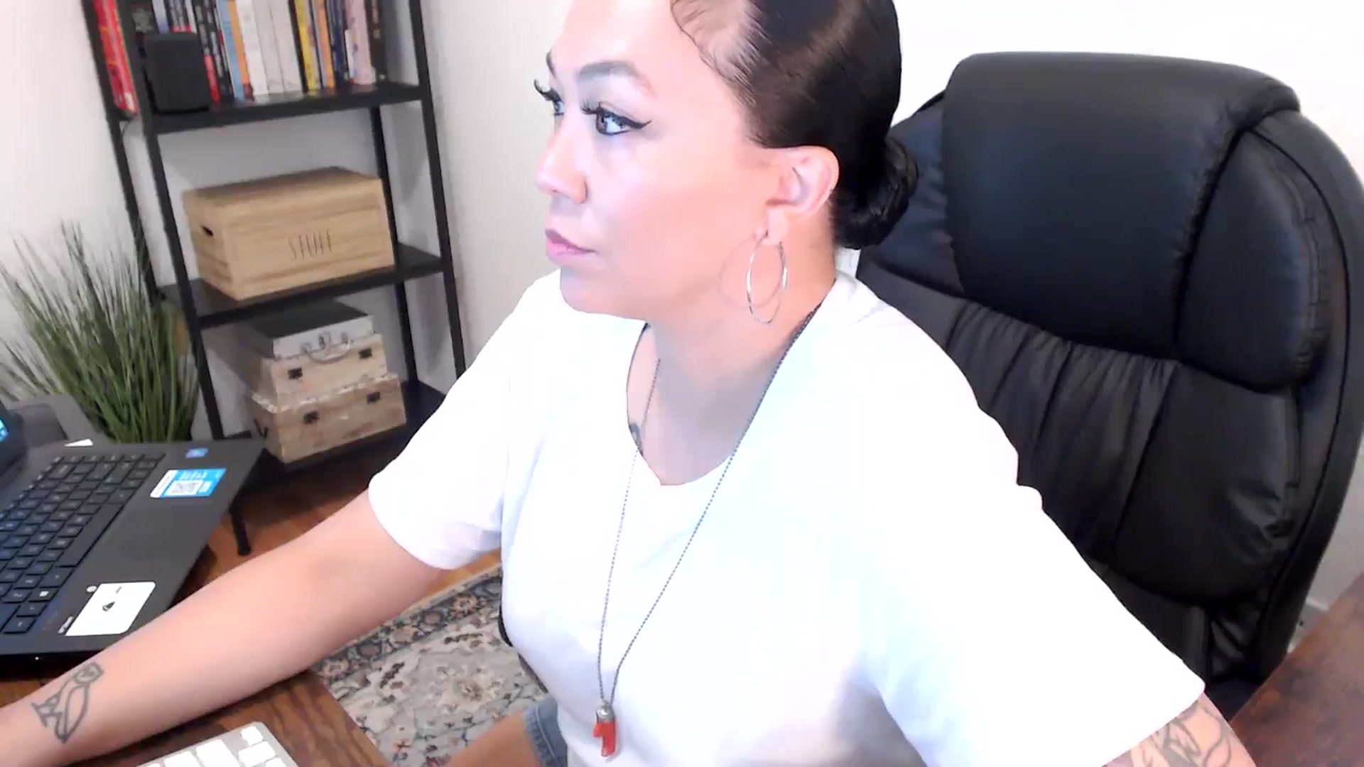 Gallery image thumbnail from MickaylaMoon's myfreecams stream on, 08/02/2024, 15:09 image 12 of 20