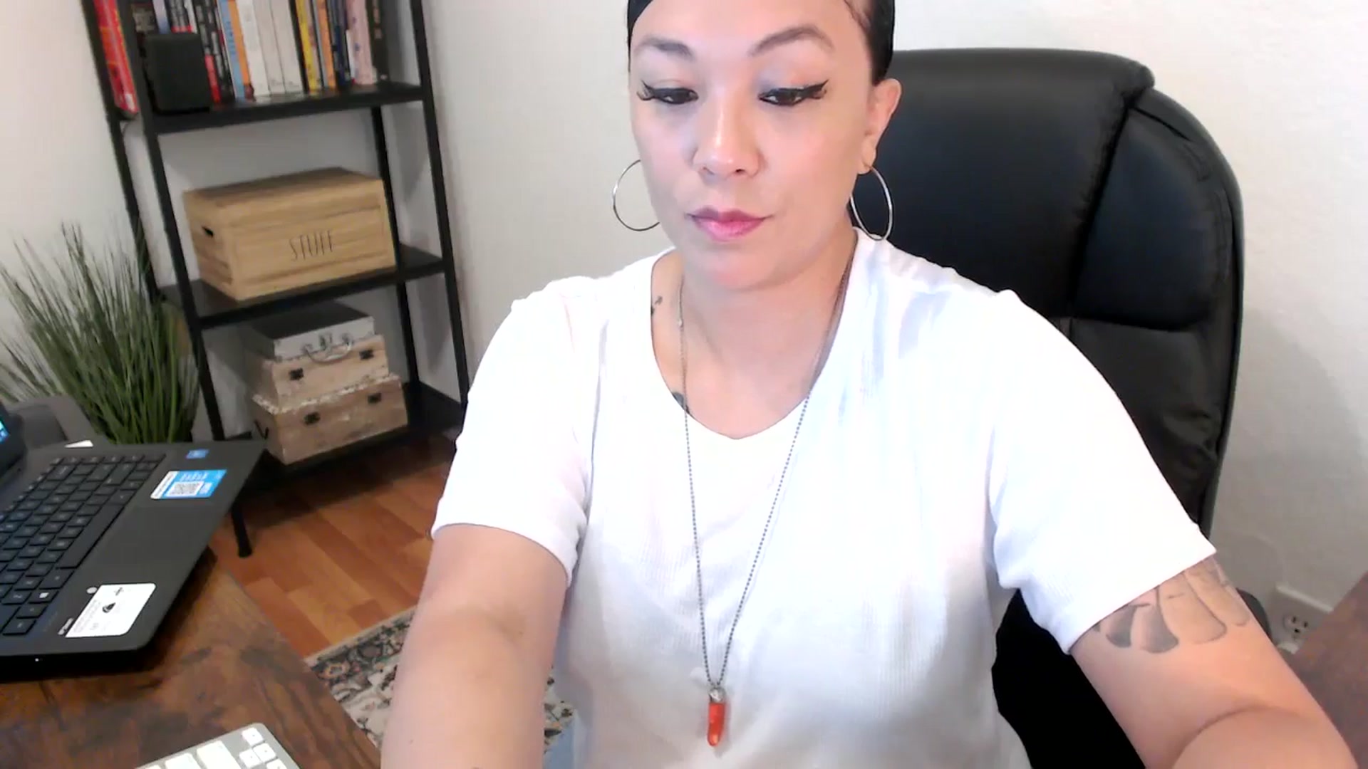 Gallery image thumbnail from MickaylaMoon's myfreecams stream on, 08/02/2024, 15:09 image 9 of 20