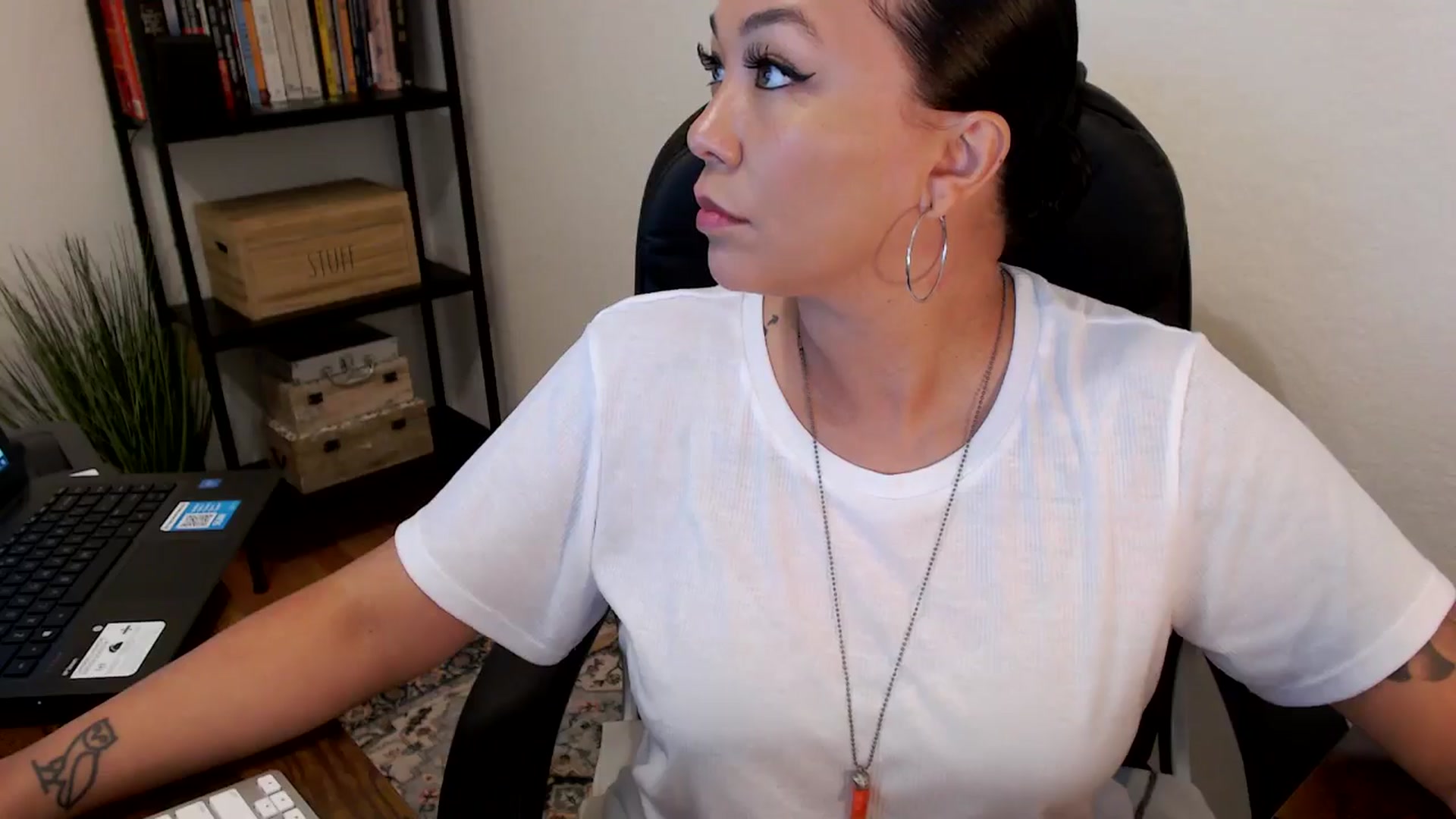 Gallery image thumbnail from MickaylaMoon's myfreecams stream on, 08/02/2024, 15:09 image 2 of 20