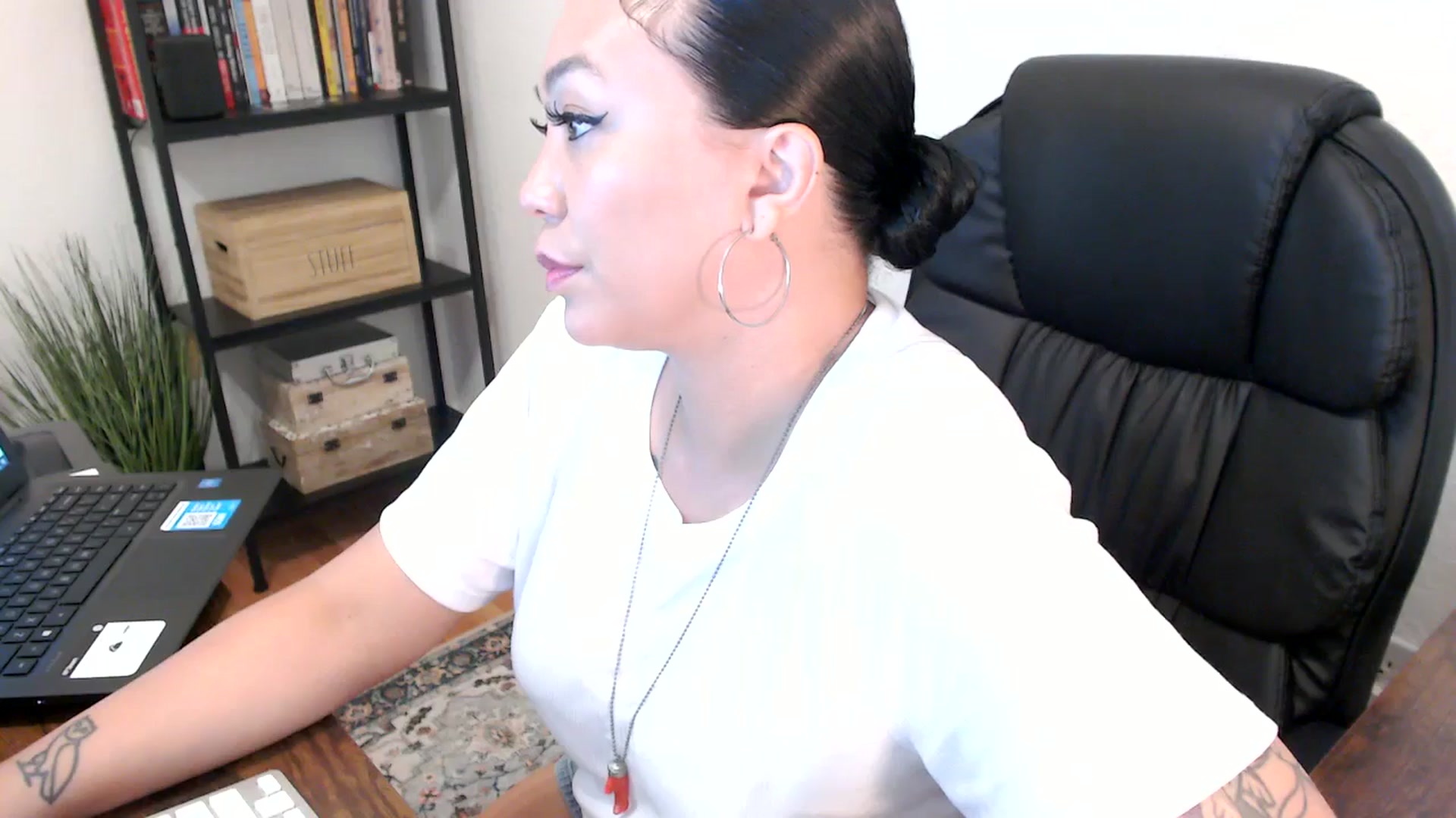 Gallery image thumbnail from MickaylaMoon's myfreecams stream on, 08/02/2024, 15:09 image 10 of 20