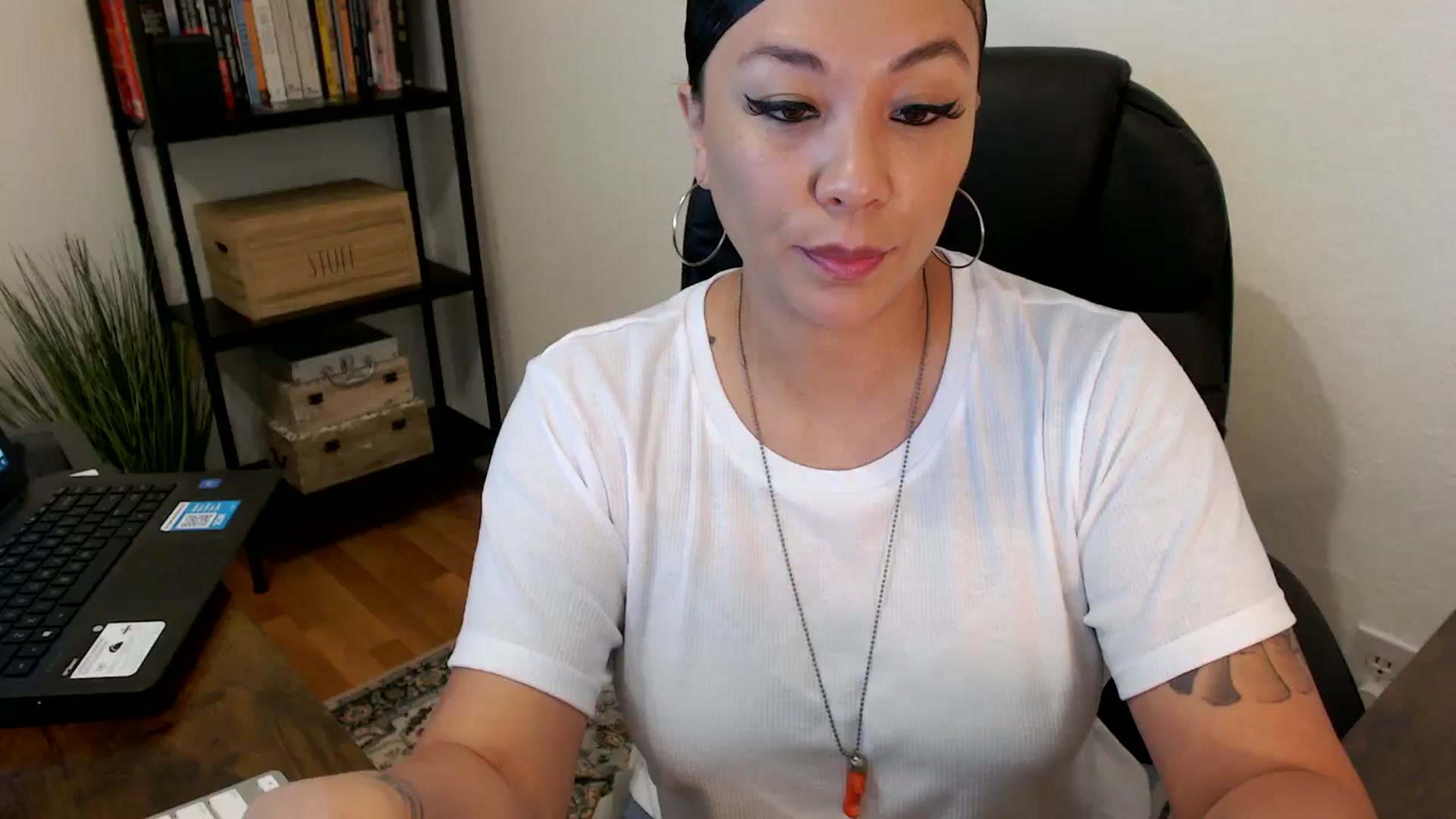 Gallery image thumbnail from MickaylaMoon's myfreecams stream on, 08/02/2024, 15:09 image 1 of 20