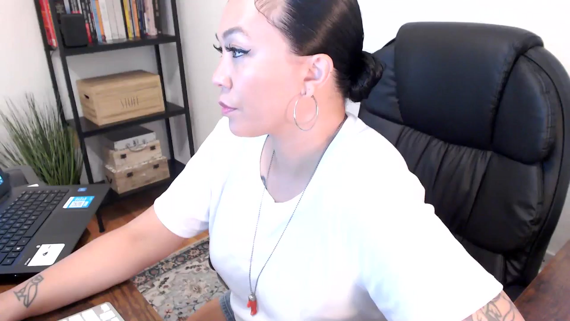 Gallery image thumbnail from MickaylaMoon's myfreecams stream on, 08/02/2024, 15:09 image 13 of 20