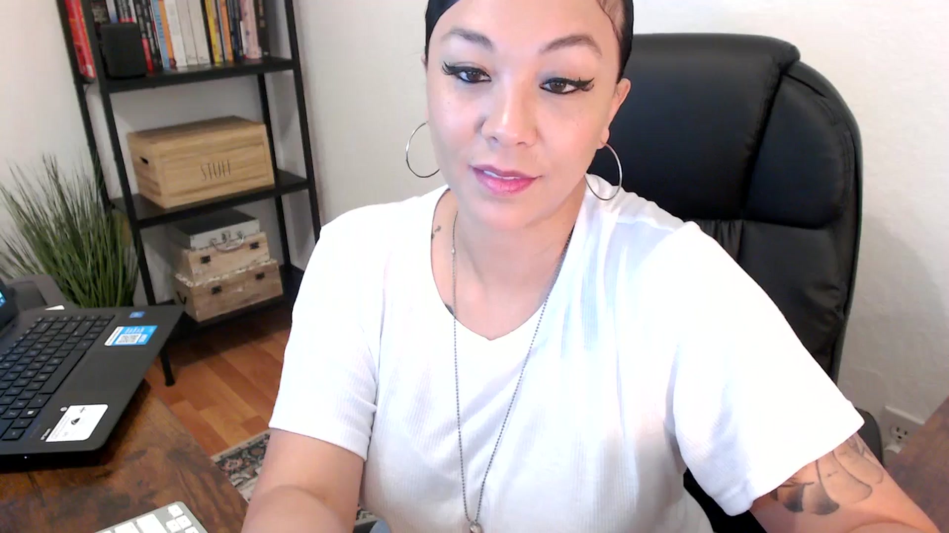 Gallery image thumbnail from MickaylaMoon's myfreecams stream on, 08/02/2024, 15:09 image 8 of 20