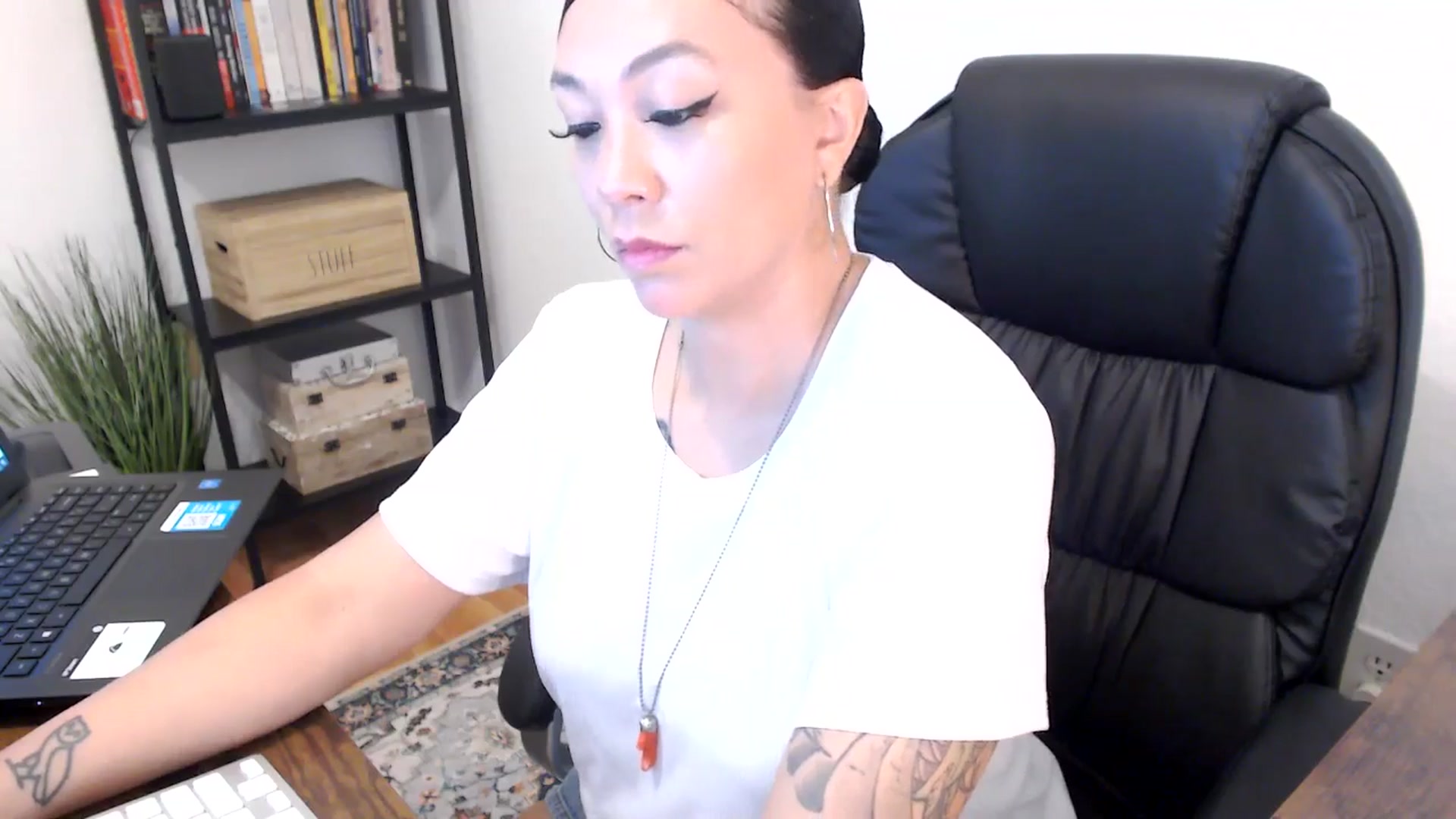Gallery image thumbnail from MickaylaMoon's myfreecams stream on, 08/02/2024, 15:09 image 16 of 20