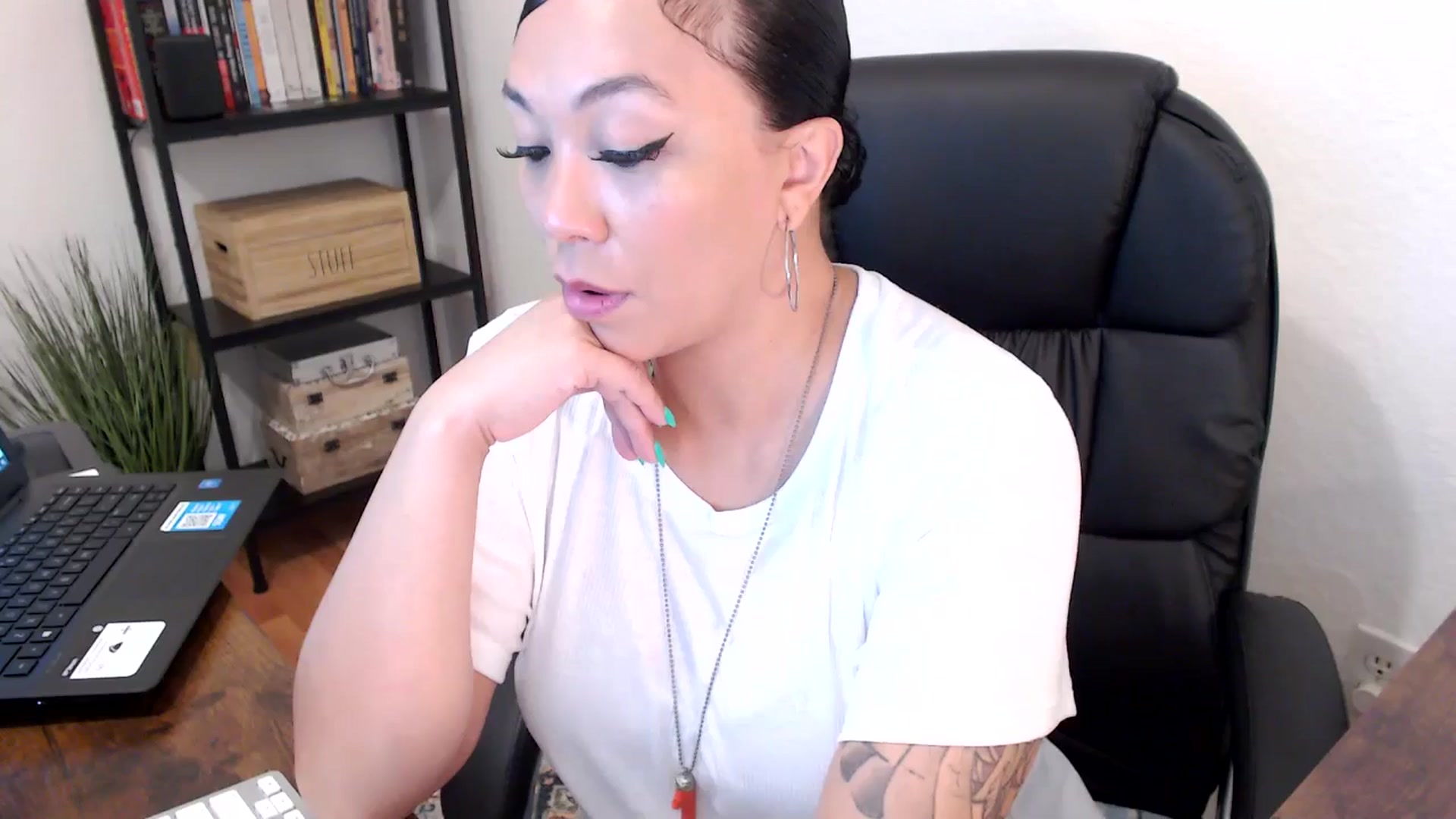 Gallery image thumbnail from MickaylaMoon's myfreecams stream on, 08/02/2024, 15:09 image 7 of 20