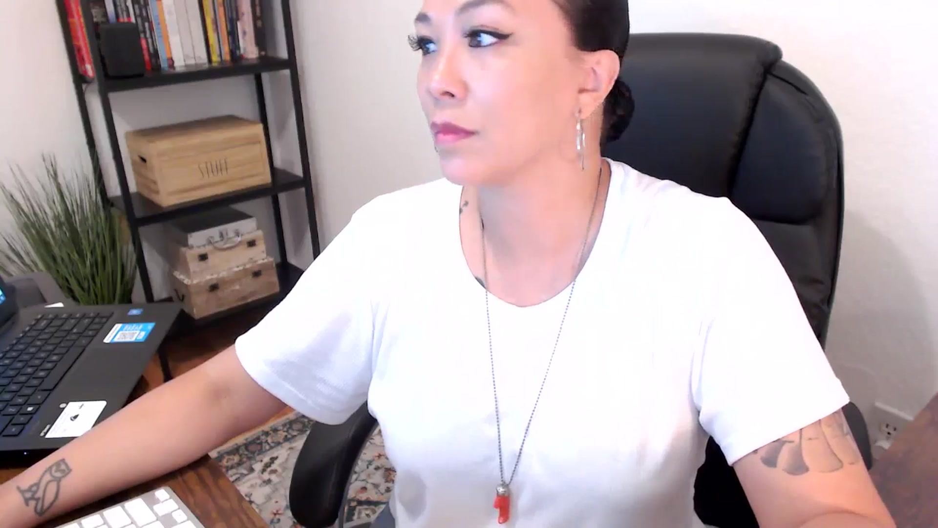 Gallery image thumbnail from MickaylaMoon's myfreecams stream on, 08/02/2024, 15:09 image 18 of 20