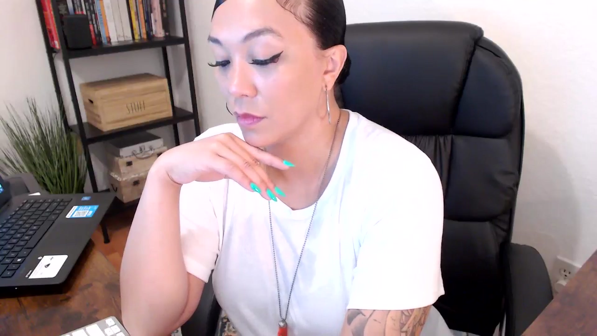 Gallery image thumbnail from MickaylaMoon's myfreecams stream on, 08/02/2024, 15:09 image 6 of 20