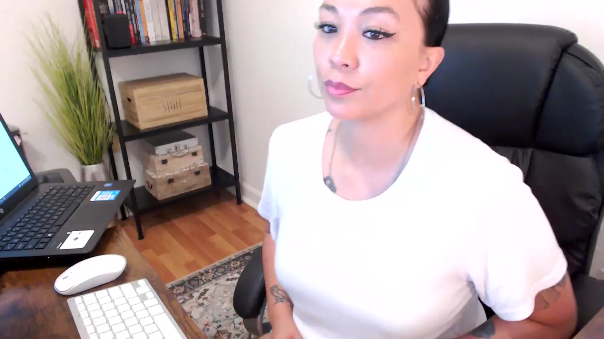 Gallery image thumbnail from MickaylaMoon's myfreecams stream on, 08/02/2024, 16:24 image 17 of 20