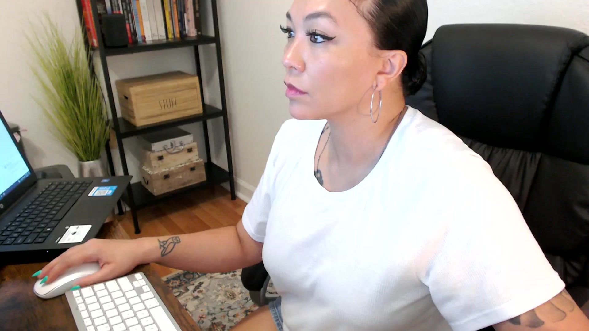 Gallery image thumbnail from MickaylaMoon's myfreecams stream on, 08/02/2024, 16:24 image 19 of 20