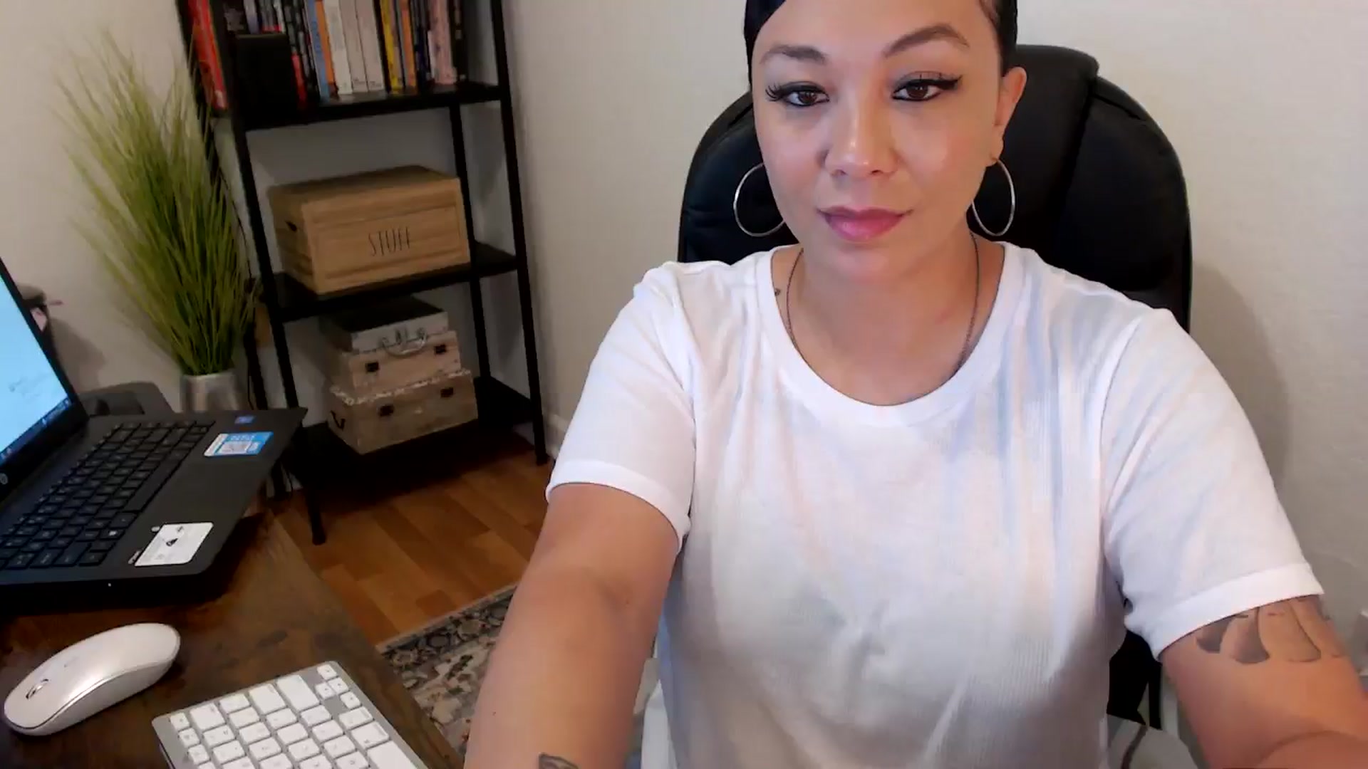 Gallery image thumbnail from MickaylaMoon's myfreecams stream on, 08/02/2024, 16:54 image 12 of 20