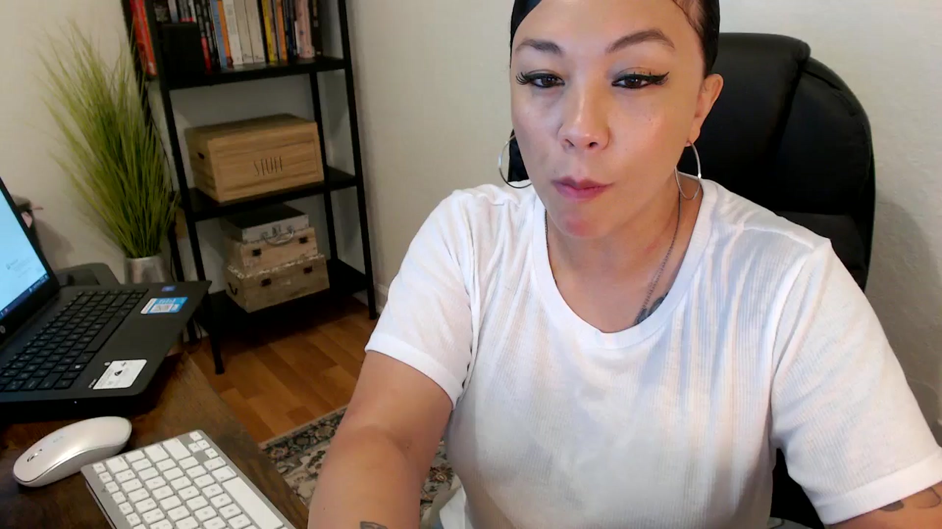 Gallery image thumbnail from MickaylaMoon's myfreecams stream on, 08/02/2024, 16:54 image 1 of 20