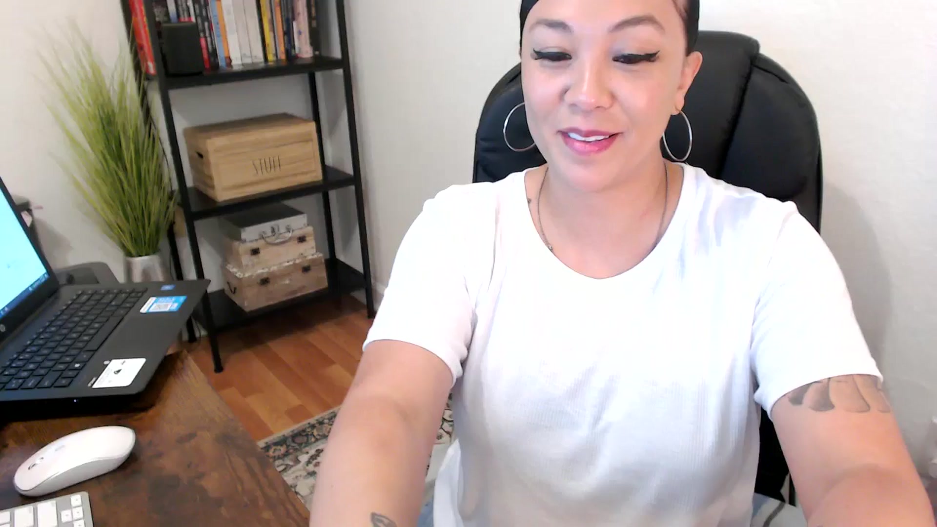 Gallery image thumbnail from MickaylaMoon's myfreecams stream on, 08/02/2024, 16:54 image 15 of 20
