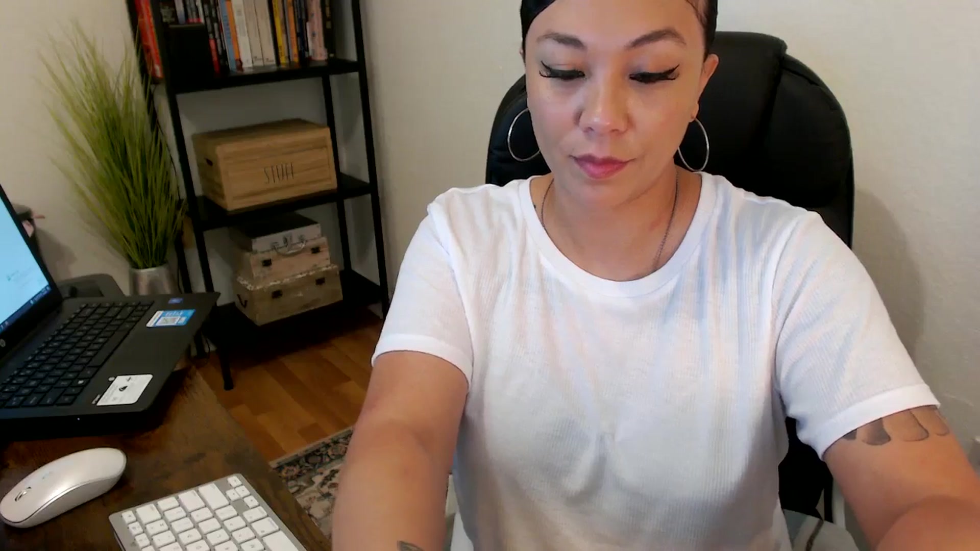 Gallery image thumbnail from MickaylaMoon's myfreecams stream on, 08/02/2024, 16:54 image 9 of 20