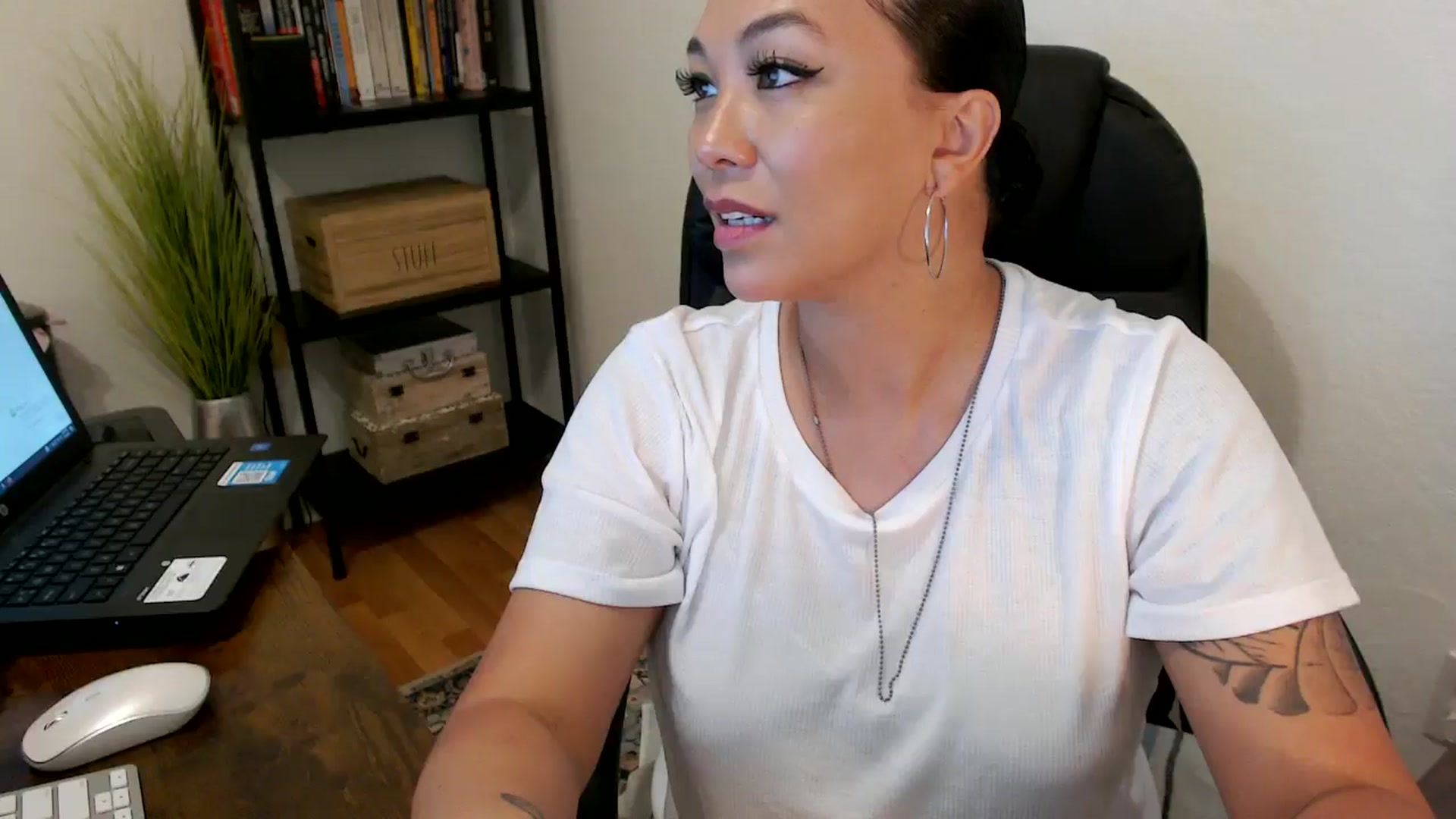 Gallery image thumbnail from MickaylaMoon's myfreecams stream on, 08/02/2024, 16:54 image 17 of 20