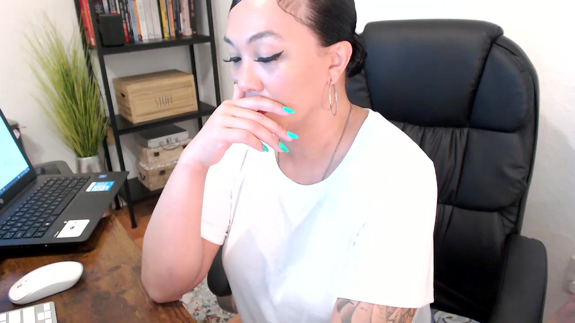 Gallery image thumbnail from MickaylaMoon's myfreecams stream on, 08/02/2024, 16:54 image 14 of 20