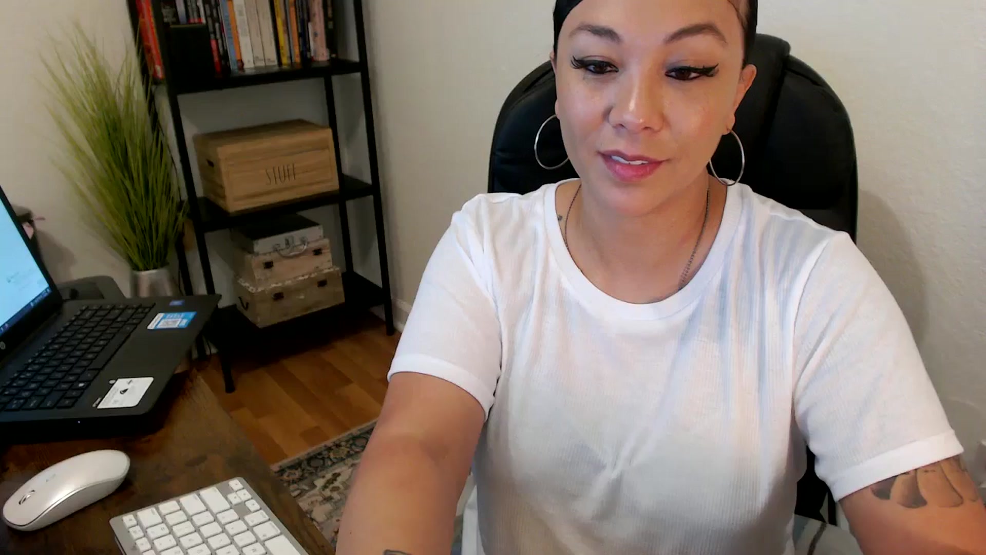 Gallery image thumbnail from MickaylaMoon's myfreecams stream on, 08/02/2024, 16:54 image 11 of 20