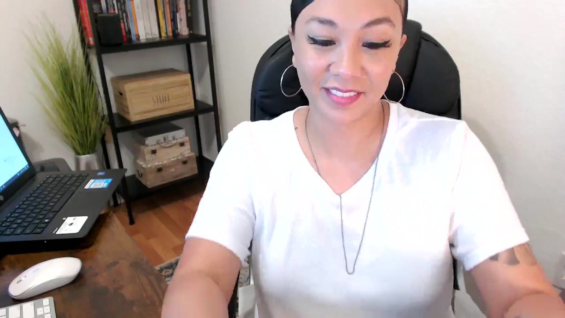 Gallery image thumbnail from MickaylaMoon's myfreecams stream on, 08/02/2024, 16:54 image 16 of 20