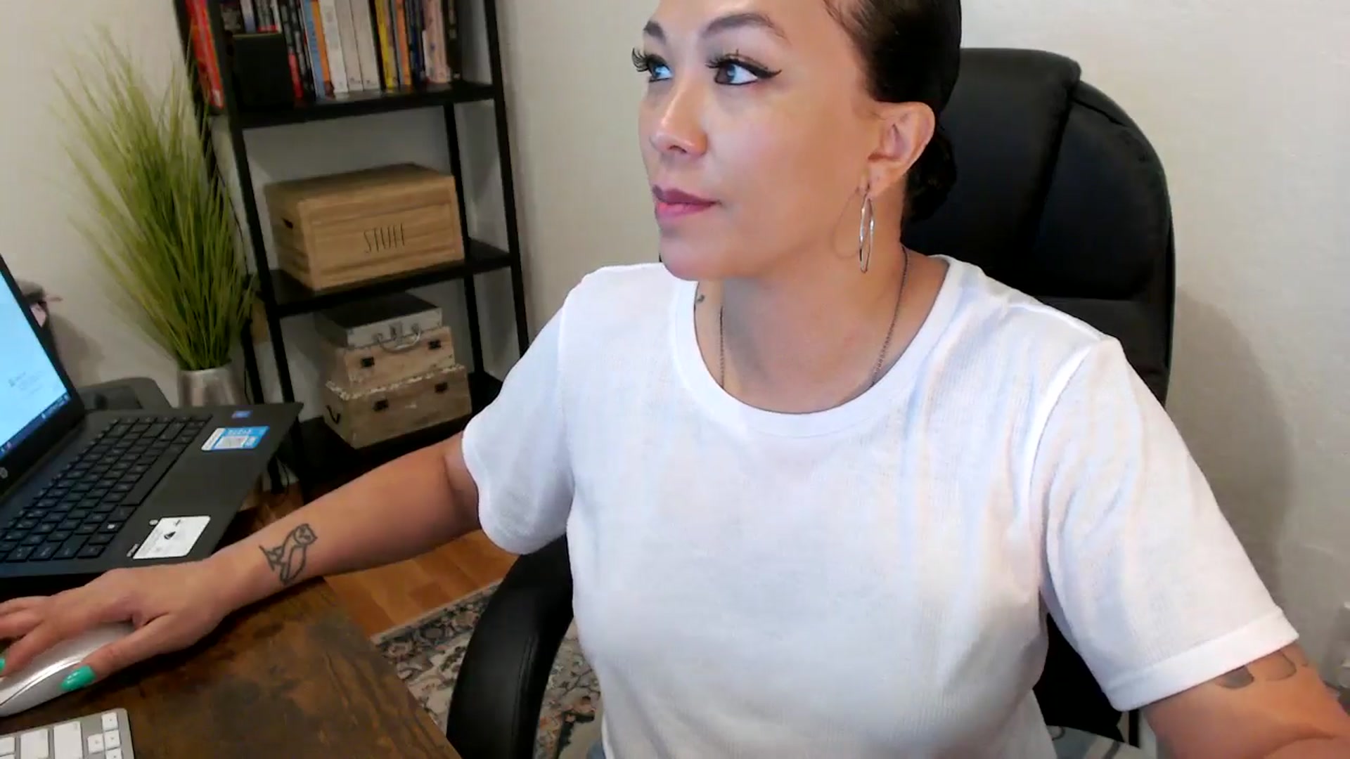 Gallery image thumbnail from MickaylaMoon's myfreecams stream on, 08/02/2024, 17:10 image 9 of 20