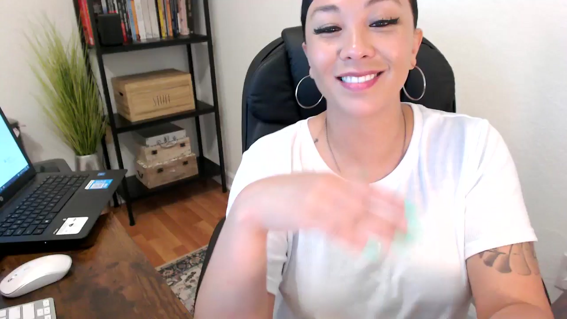 Gallery image thumbnail from MickaylaMoon's myfreecams stream on, 08/02/2024, 17:10 image 6 of 20