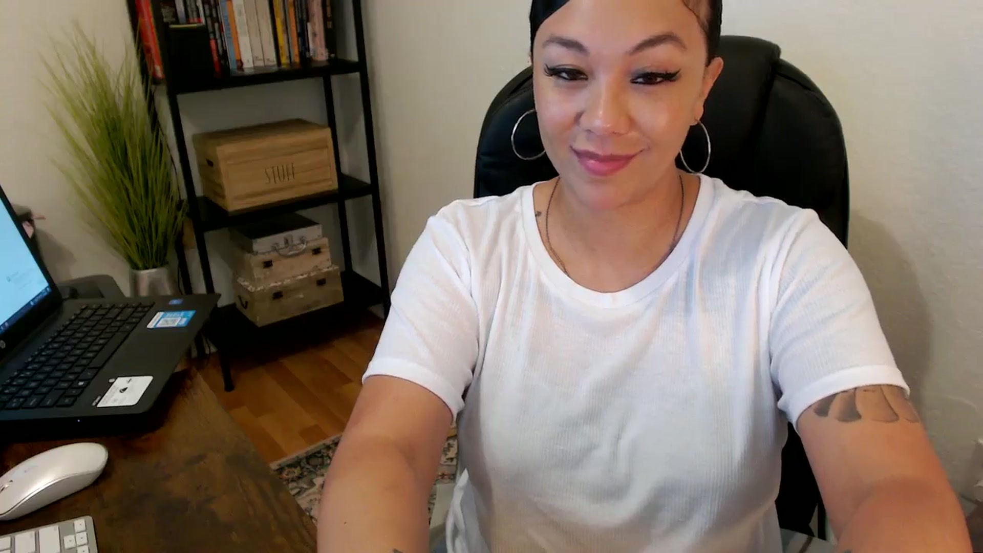 Gallery image thumbnail from MickaylaMoon's myfreecams stream on, 08/02/2024, 17:10 image 8 of 20
