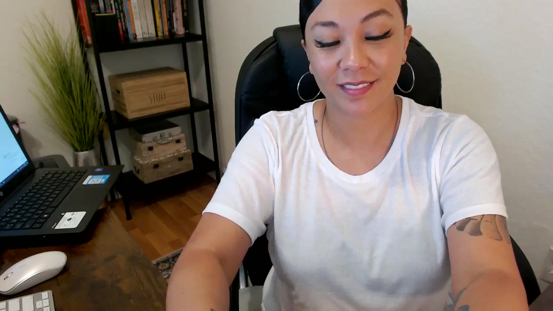 Gallery image thumbnail from MickaylaMoon's myfreecams stream on, 08/02/2024, 17:10 image 16 of 20