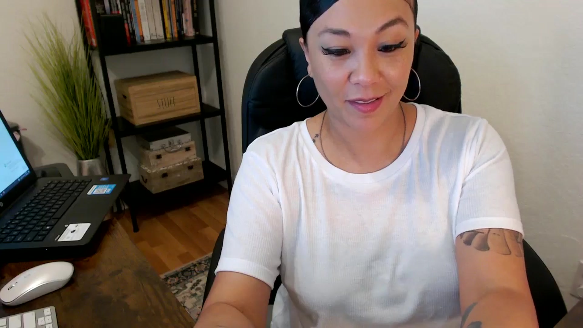 Gallery image thumbnail from MickaylaMoon's myfreecams stream on, 08/02/2024, 17:10 image 3 of 20
