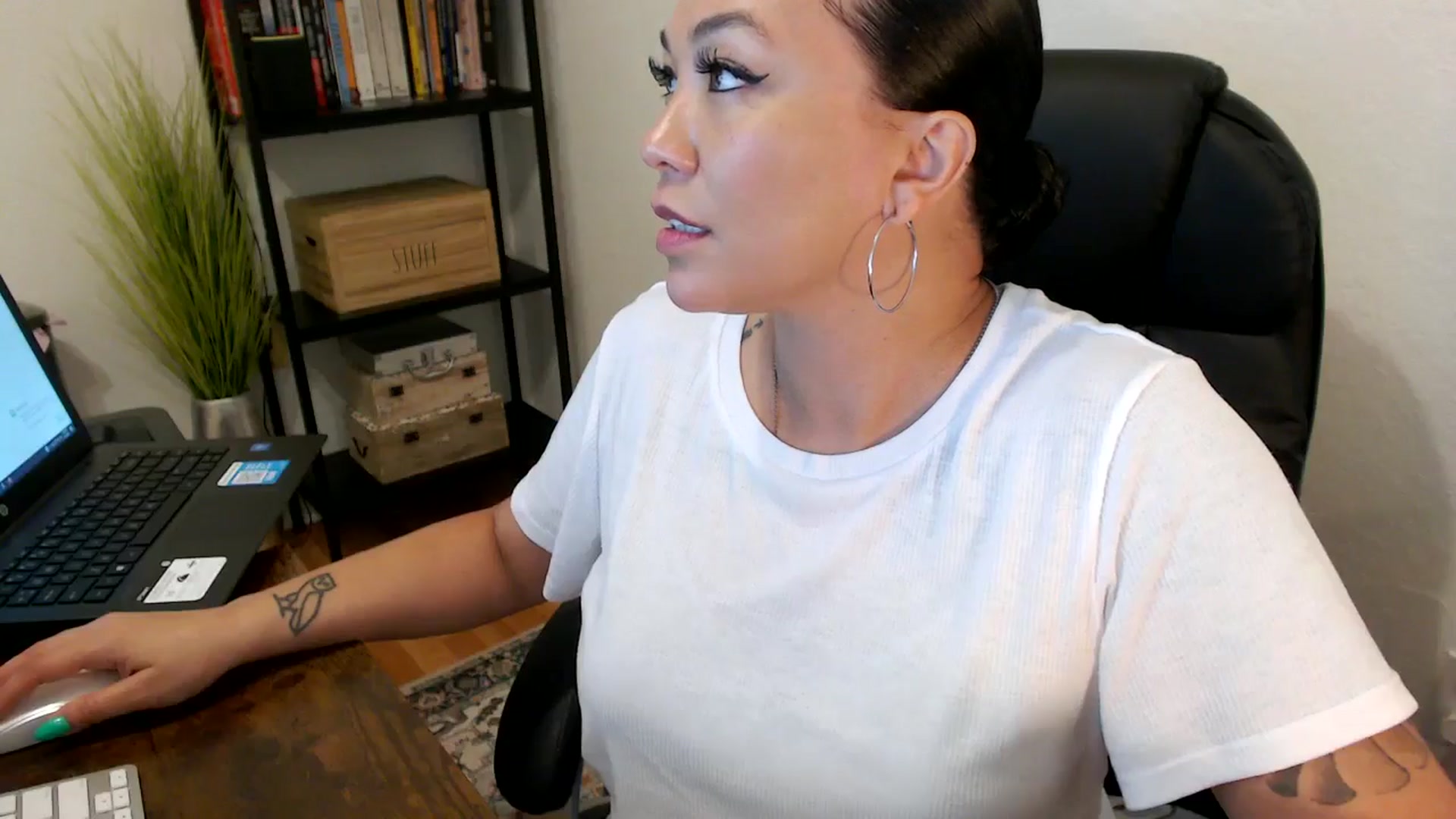 Gallery image thumbnail from MickaylaMoon's myfreecams stream on, 08/02/2024, 17:10 image 20 of 20
