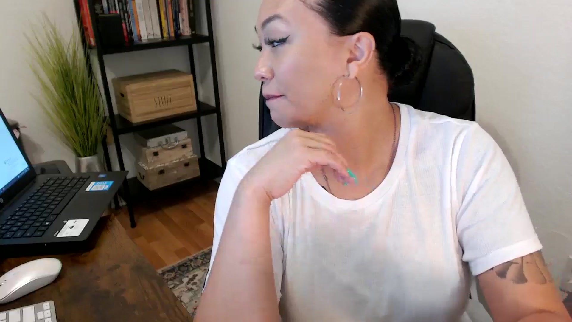 Gallery image thumbnail from MickaylaMoon's myfreecams stream on, 08/02/2024, 17:10 image 13 of 20